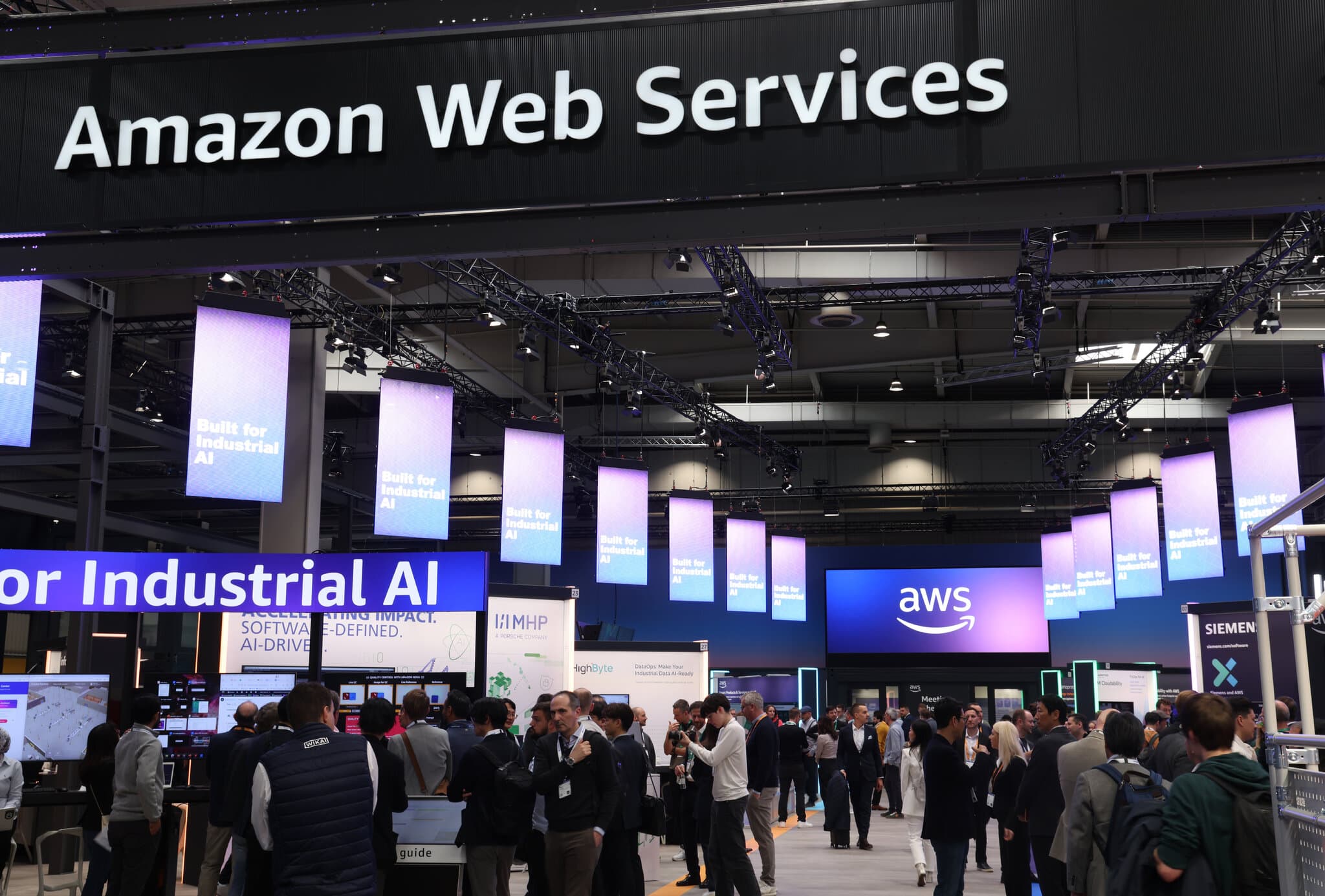 Amazon Outage Forces Hundreds of Websites Offline for Hours