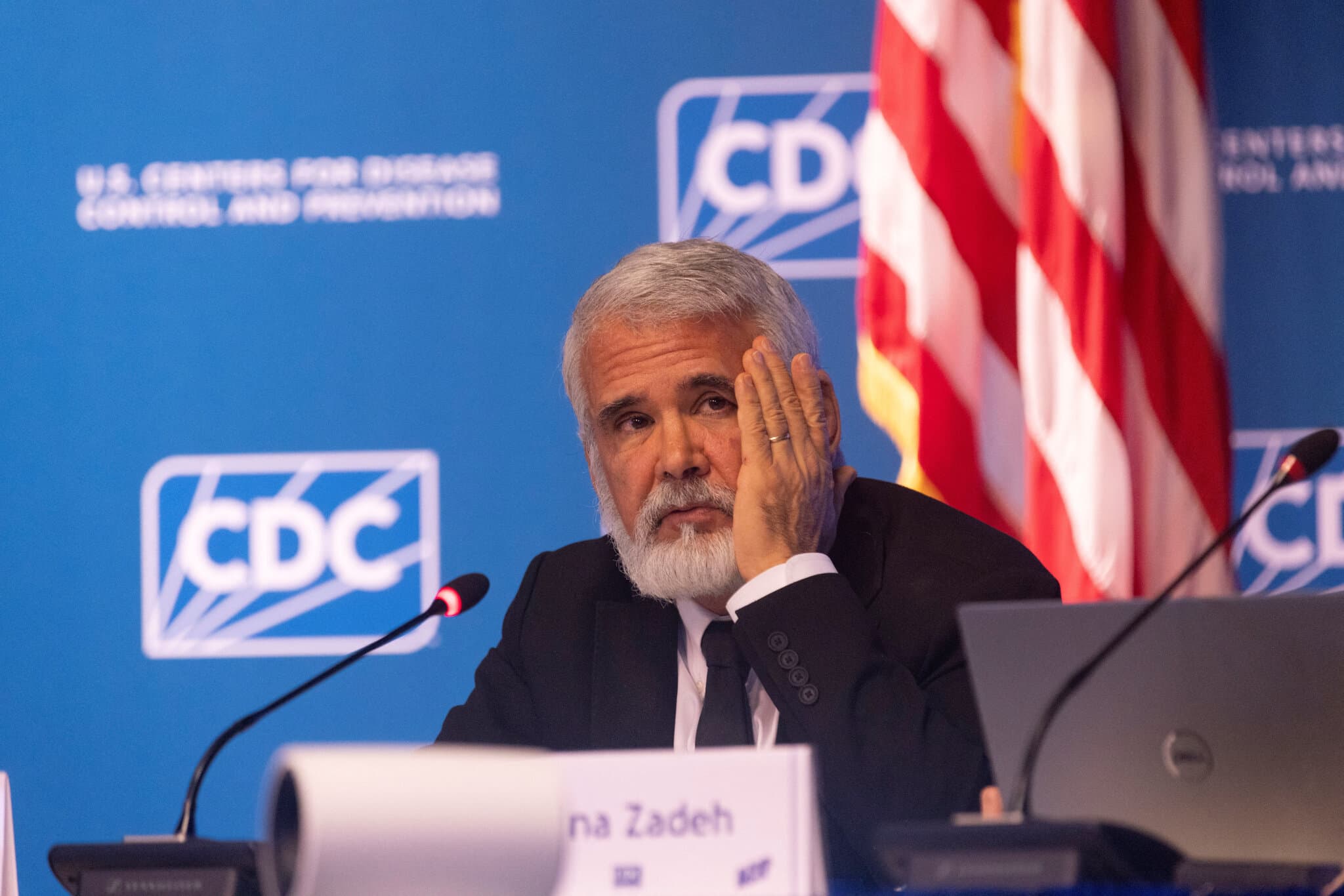 Federal Vaccine Advisers Take Aim at Covid Shots