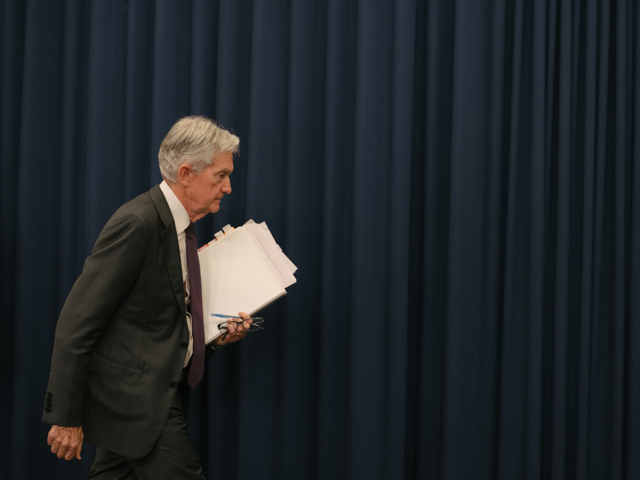 Iran War Narrows Fed’s Path to Rate Cuts as Trump Demands Immediate Relief