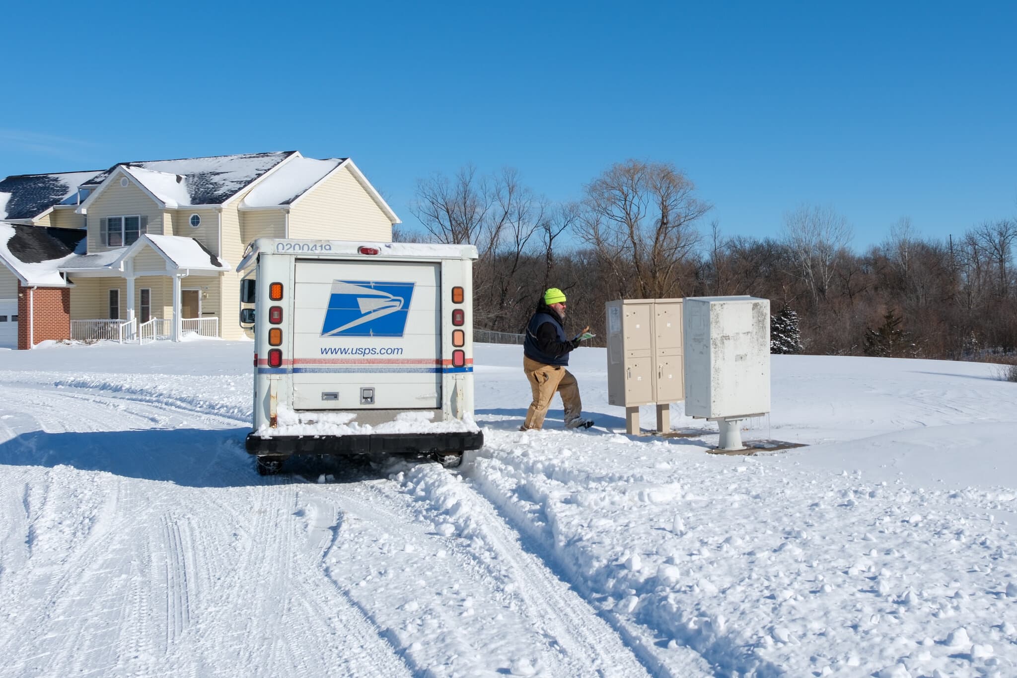 Mail Carriers Keep Making the Rounds, Despite a Murky Future