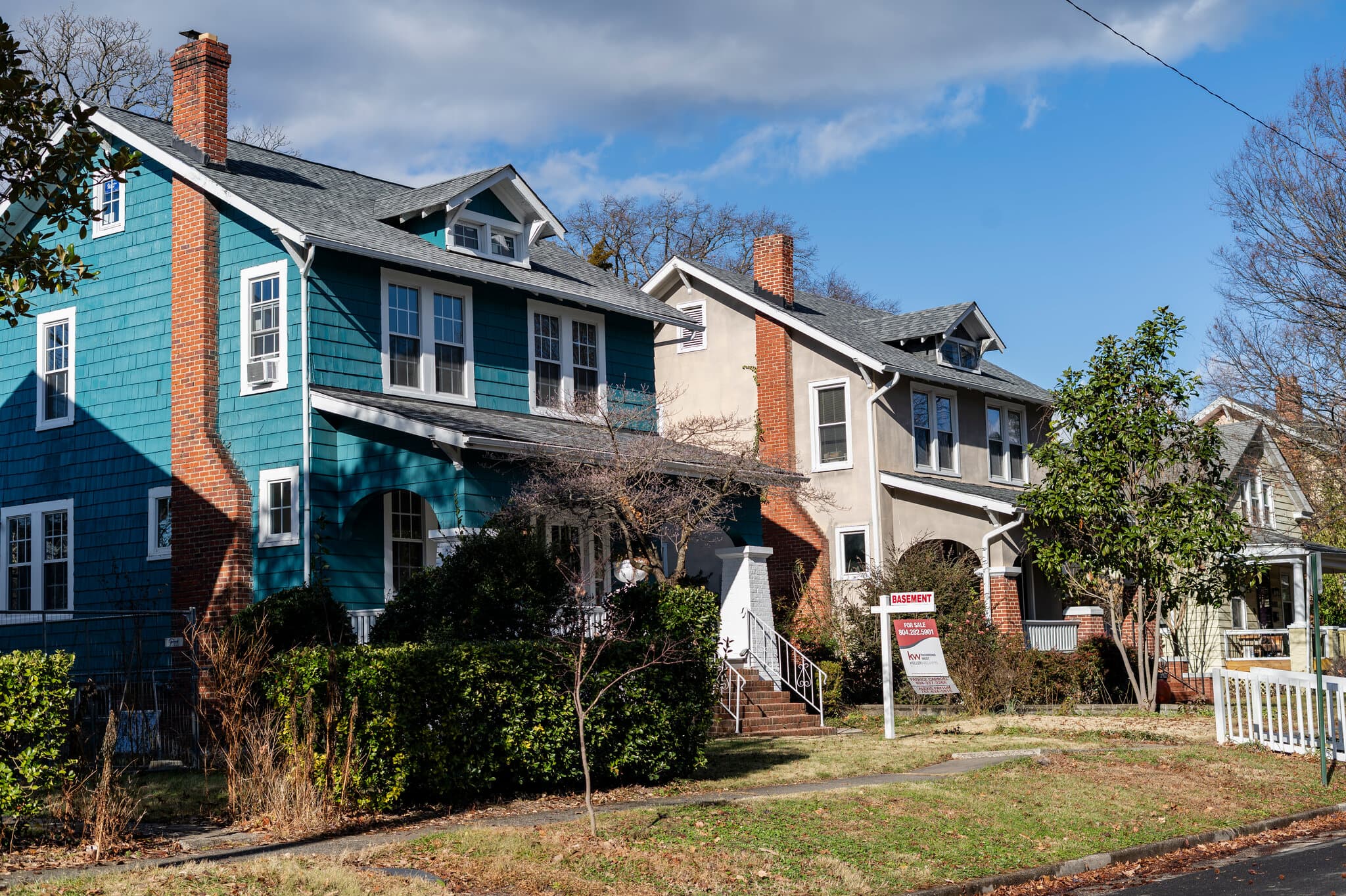 U.S. Mortgage Rates Fall Below 6% for First Time in Years