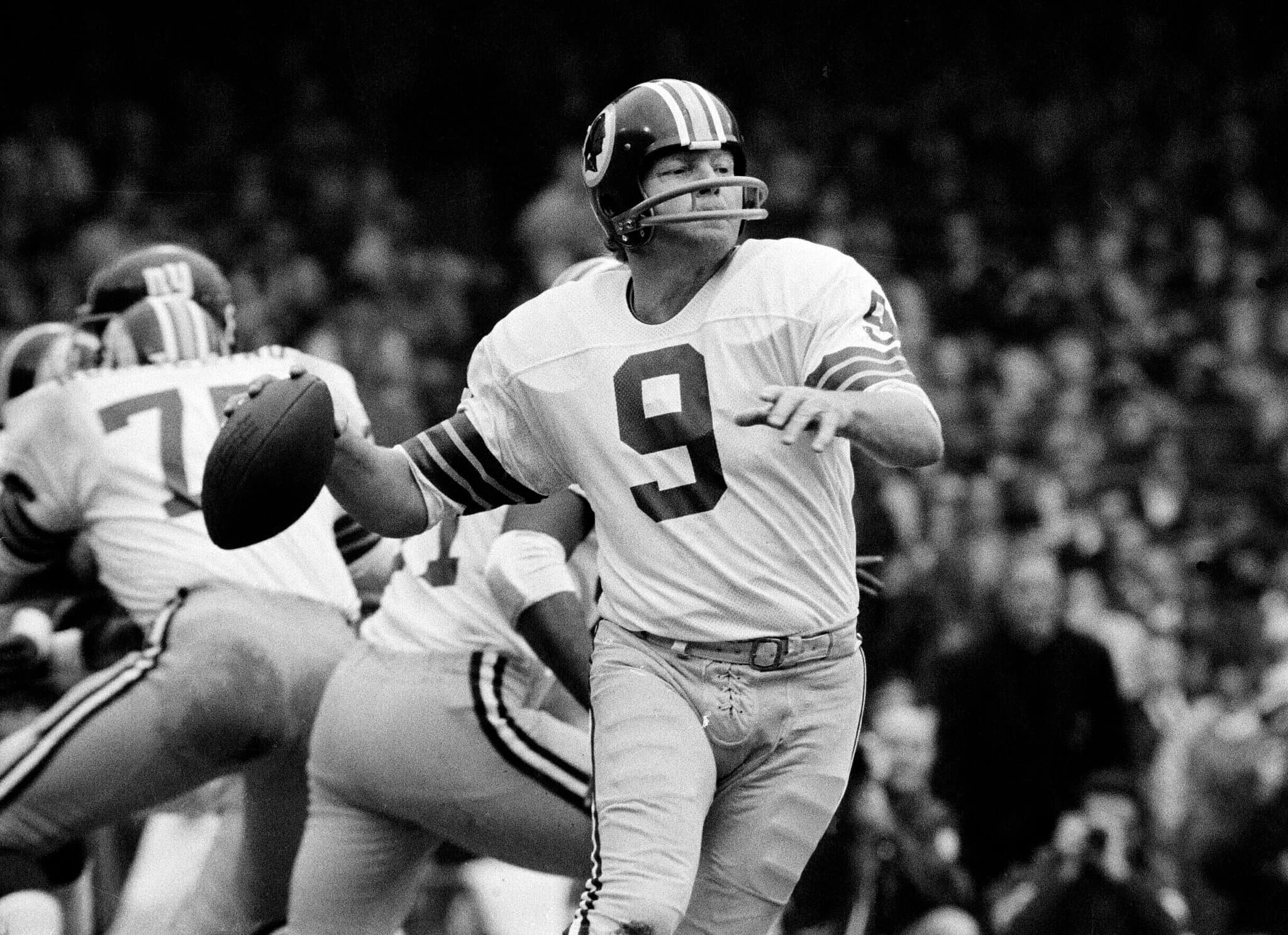 Sonny Jurgensen, One of N.F.L.’s Greatest Passers, Dies at 91