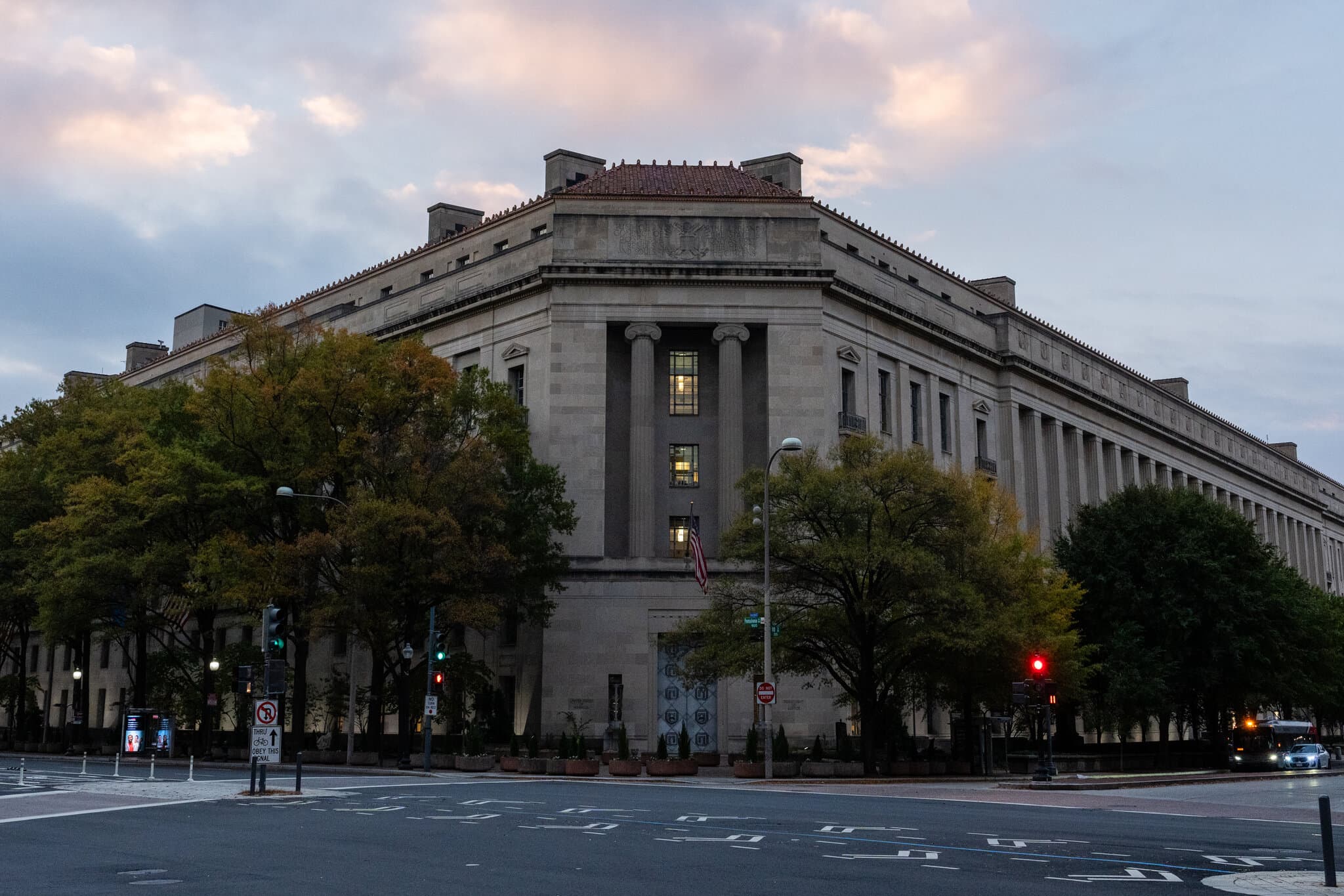 Demanding Support for Trump, Justice Dept. Struggles to Recruit Prosecutors