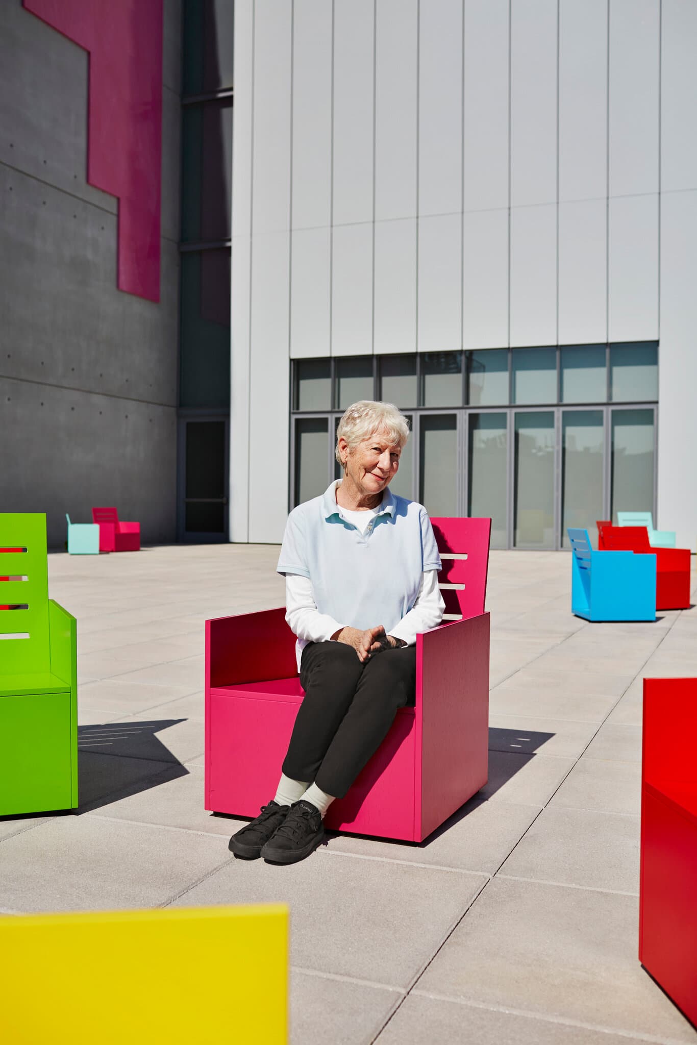 Mary Heilmann, Painter of Vividly Wobbly Abstractions, Dies at 86