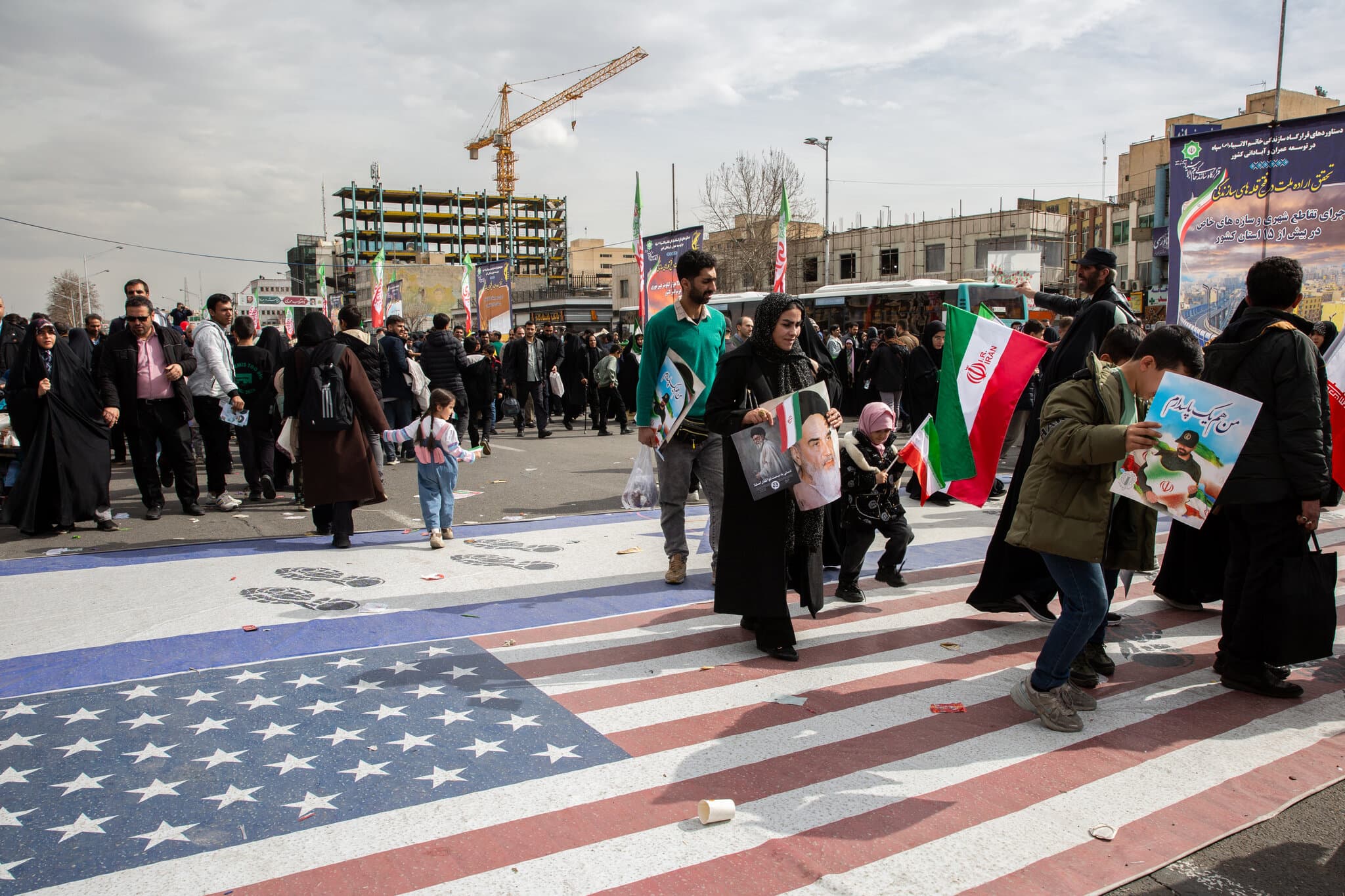 As Diplomats Talk, Pentagon Prepares for Possible War With Iran