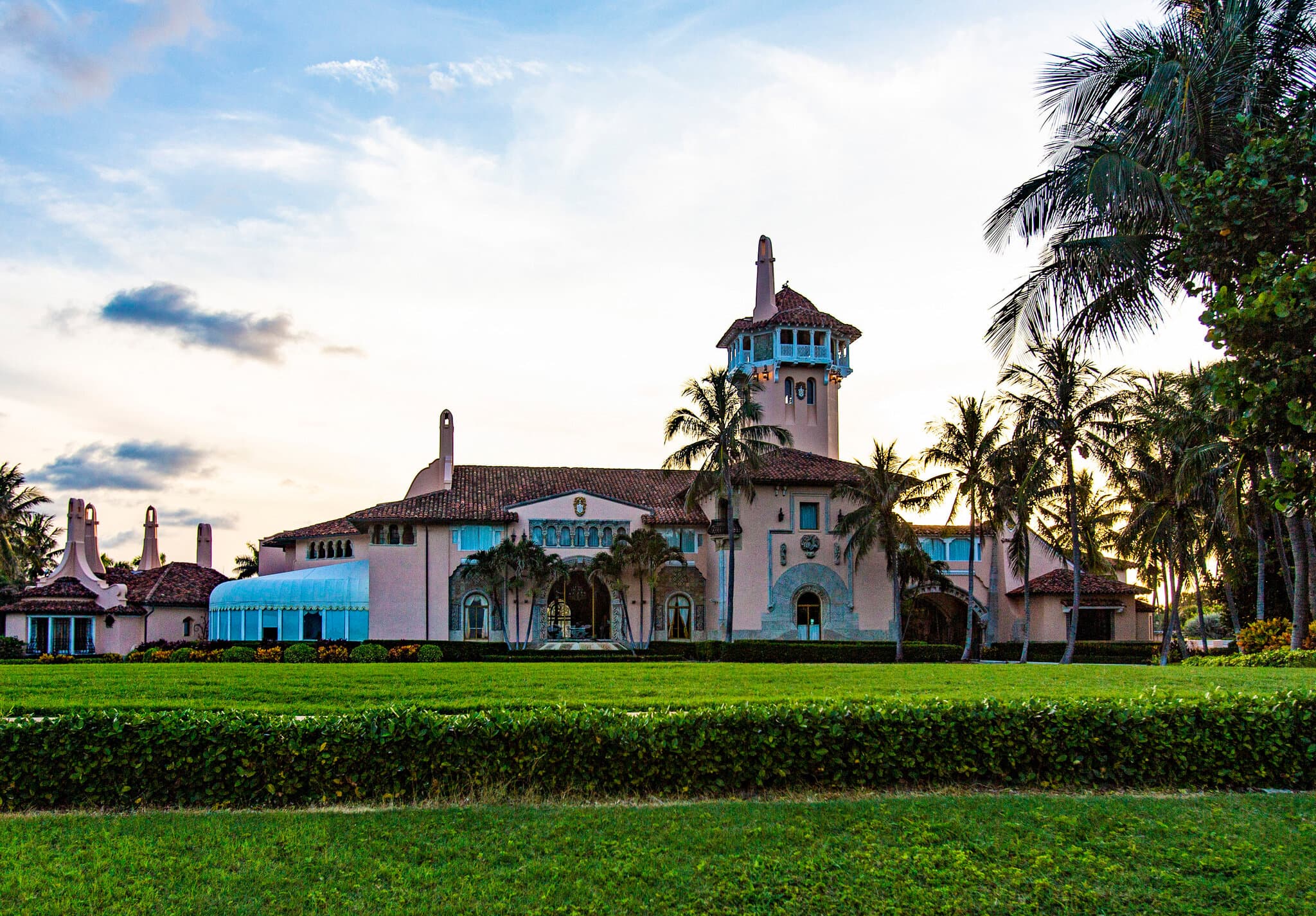 Armed Man Is Fatally Shot at Mar-a-Lago, Secret Service Says