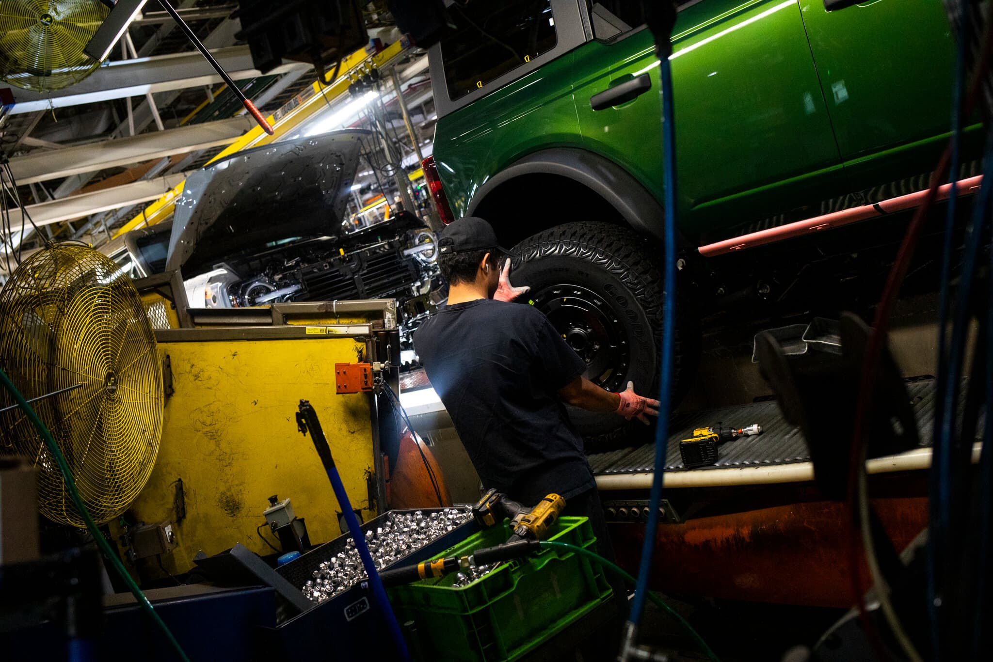 U.S. Automakers Risk Being Reduced to Niche Producers of Gas Vehicles