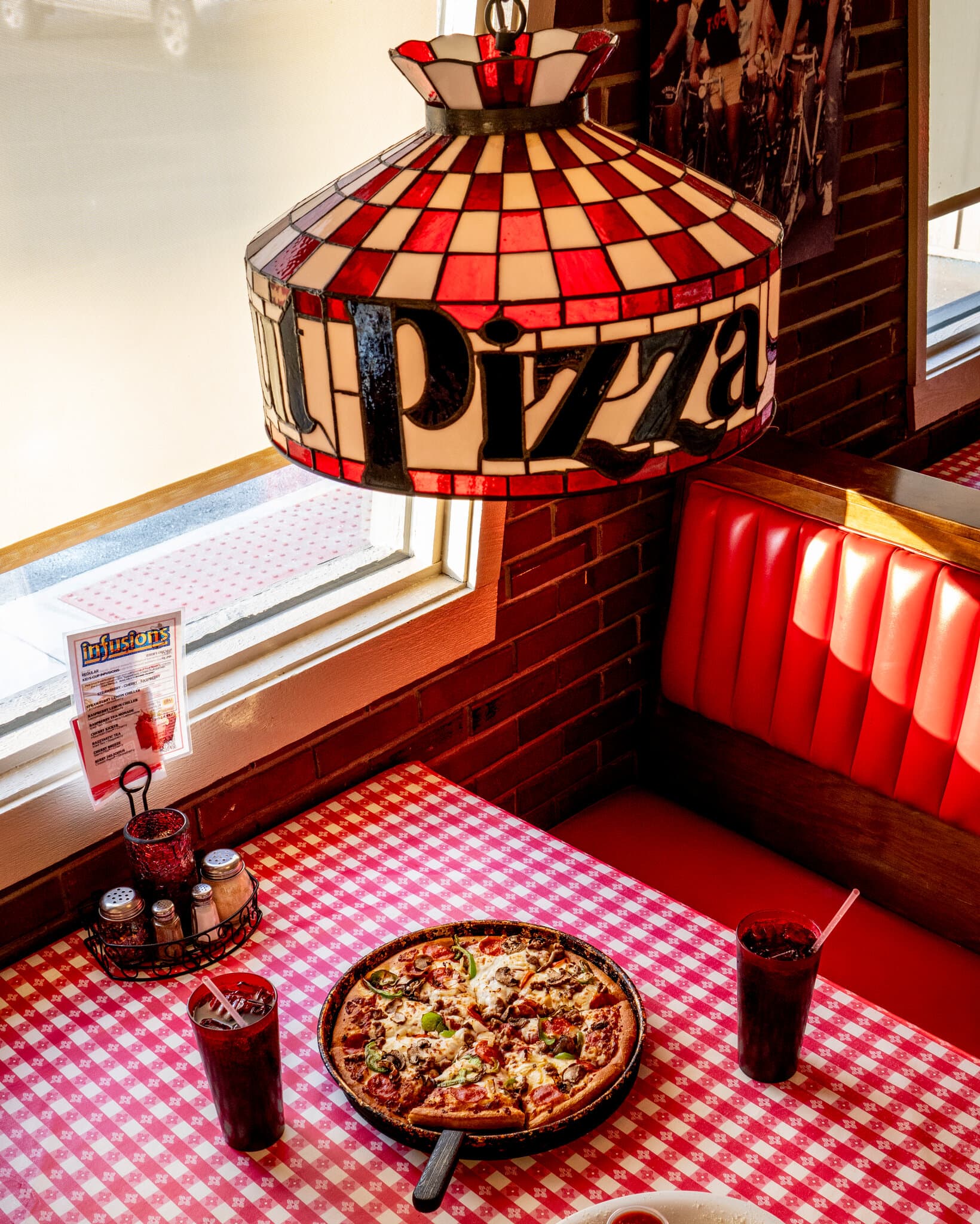 That Red Roof! Those Tiffany Lamps! It’s a Pizza Hut From the Past.