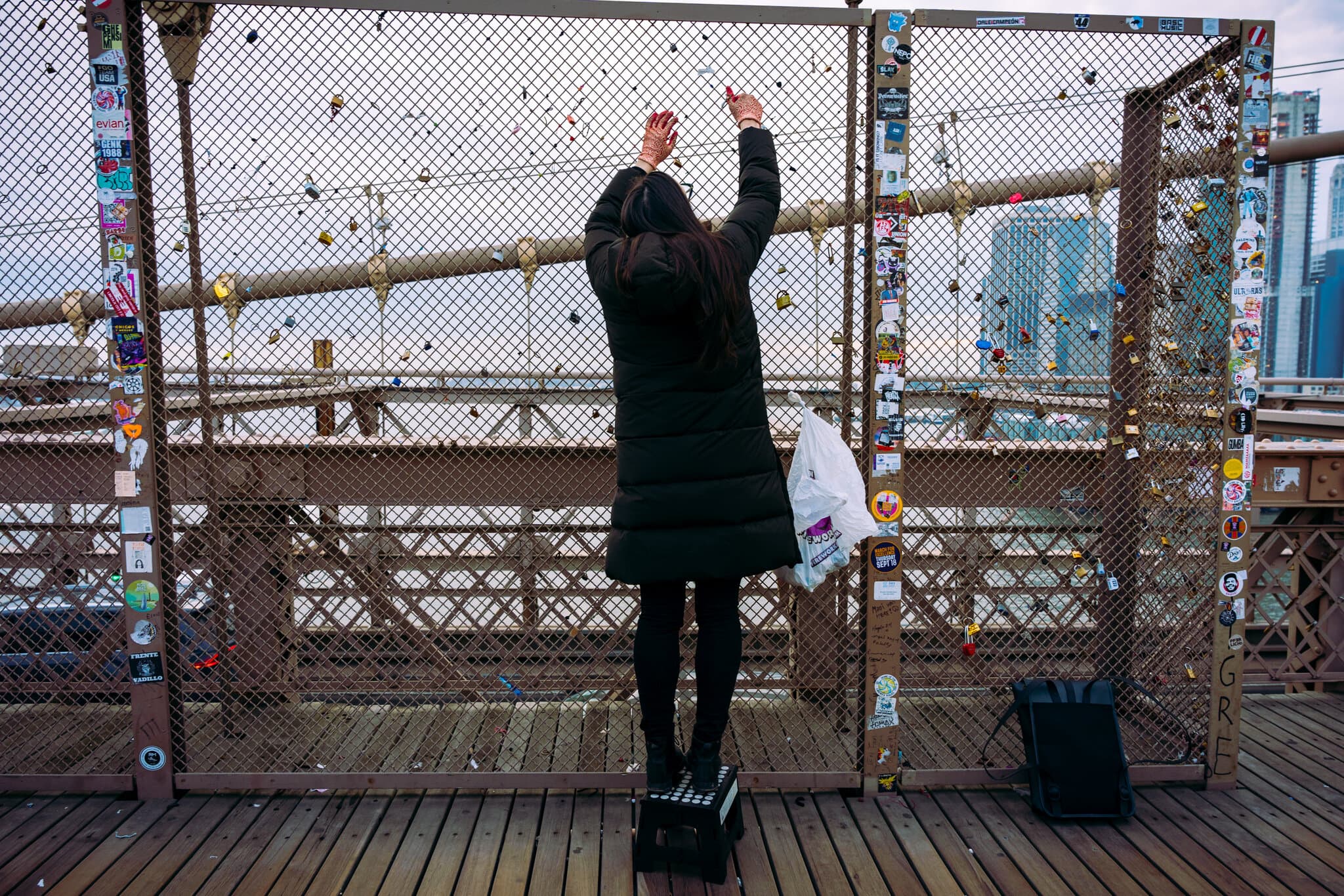 Guerrilla Battle Over Padlocks and Tourist Trash on the Brooklyn Bridge