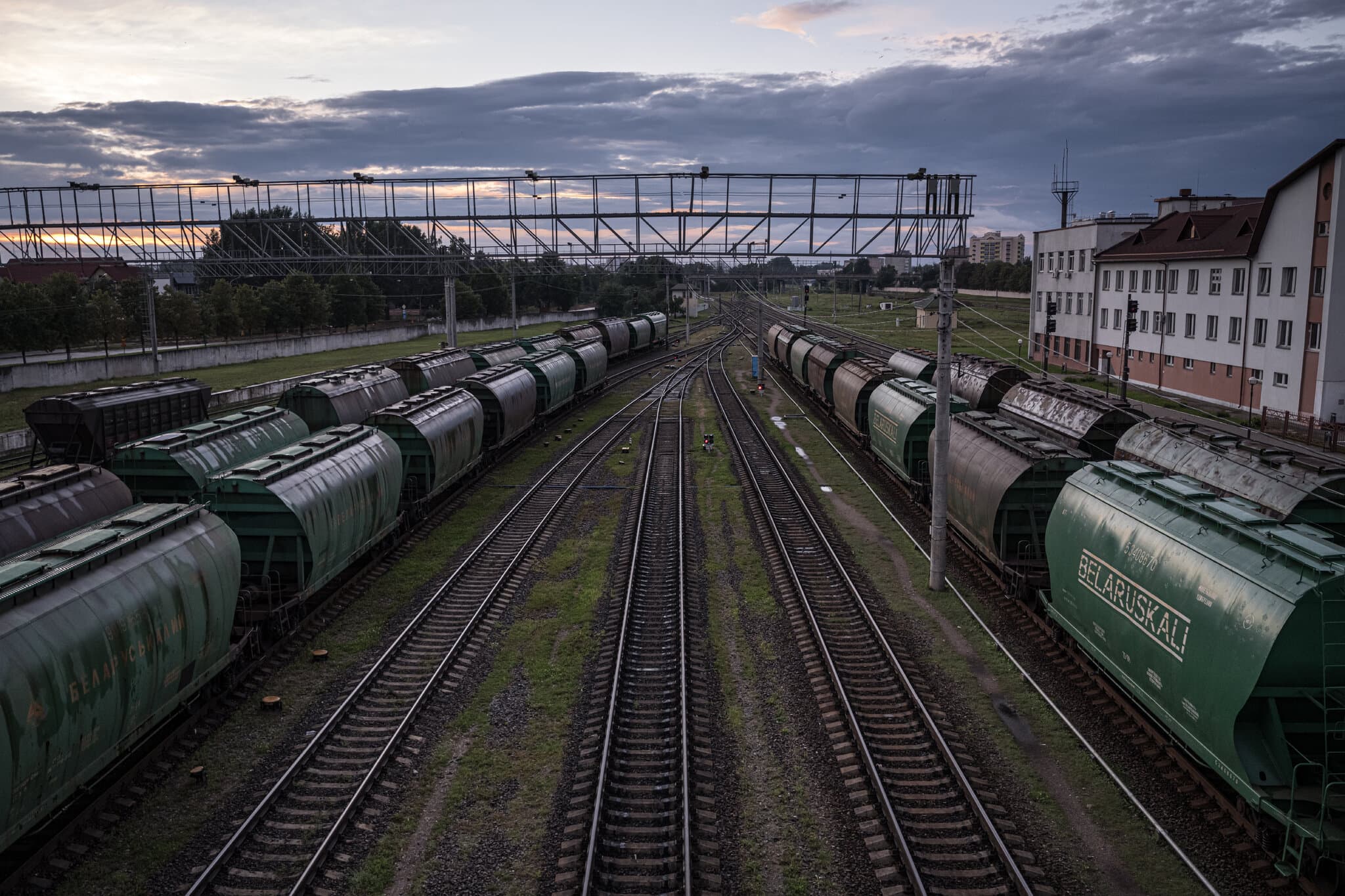 U.S. Lifts Fertilizer Sanctions on Belarus as Iran War Causes Price Surge