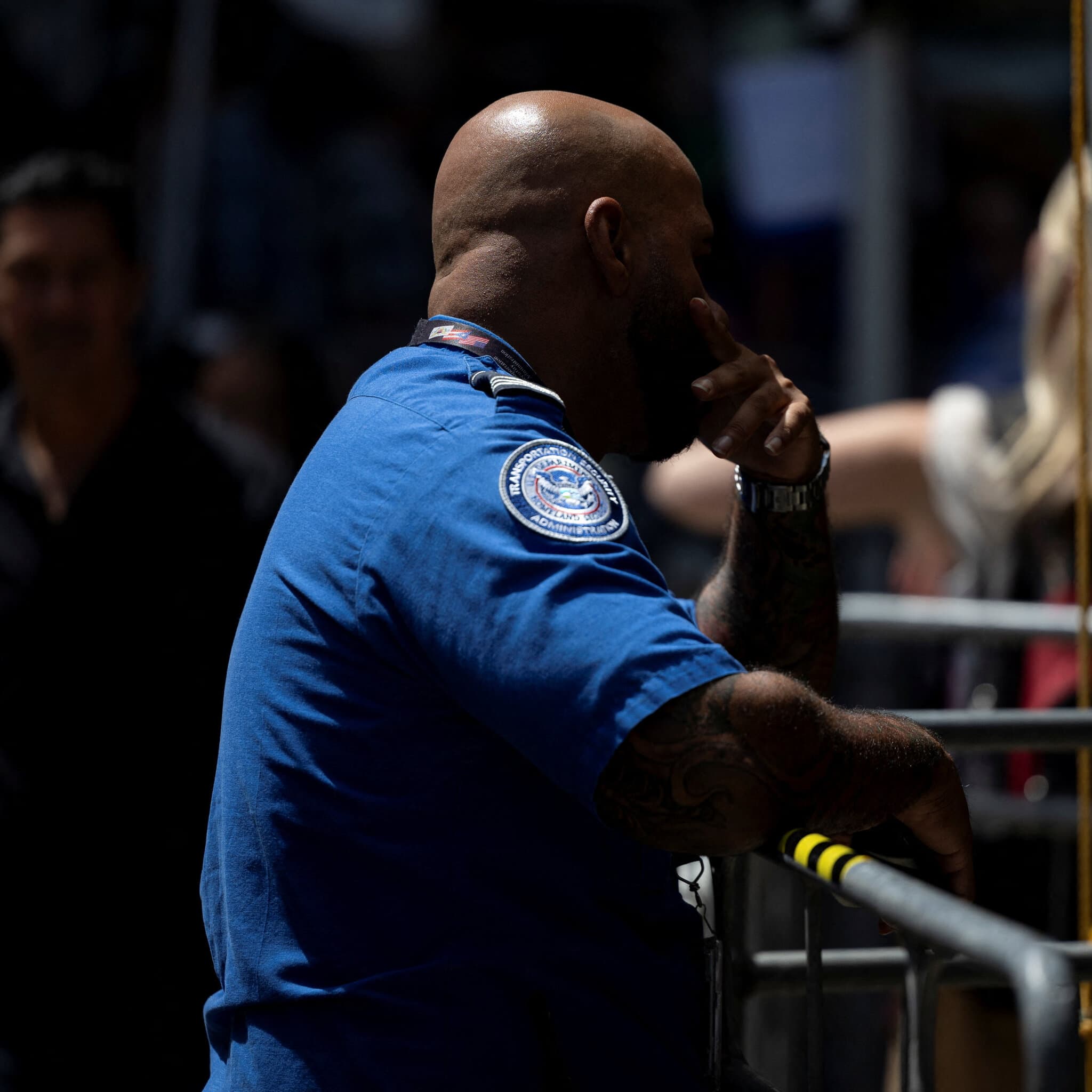 White House Vows to Pay T.S.A. Workers as Partial Shutdown Continues