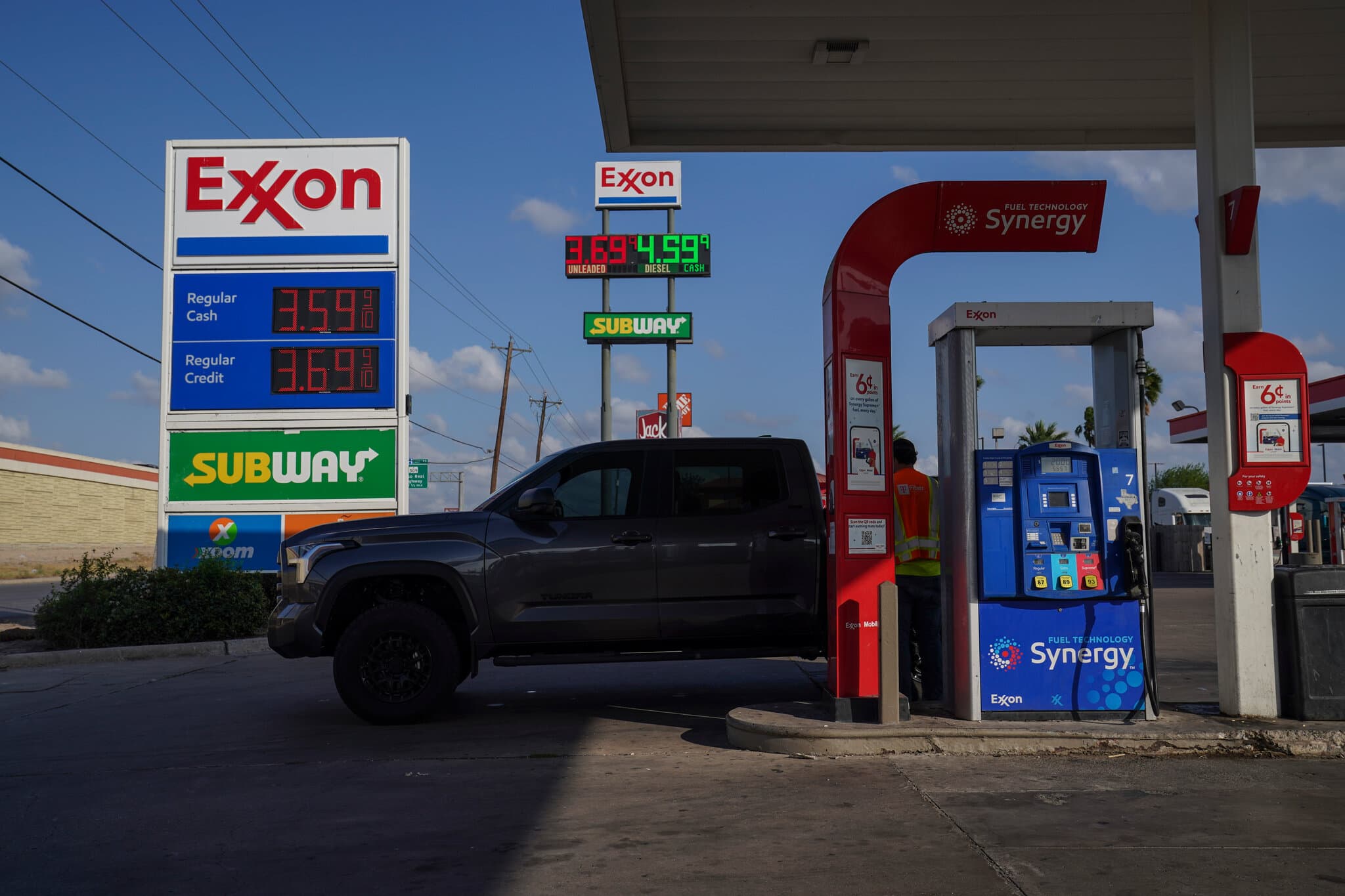 War Pushes Gas Prices Near $4 a Gallon, and Anti-Trump Protesters Rally Nationwide