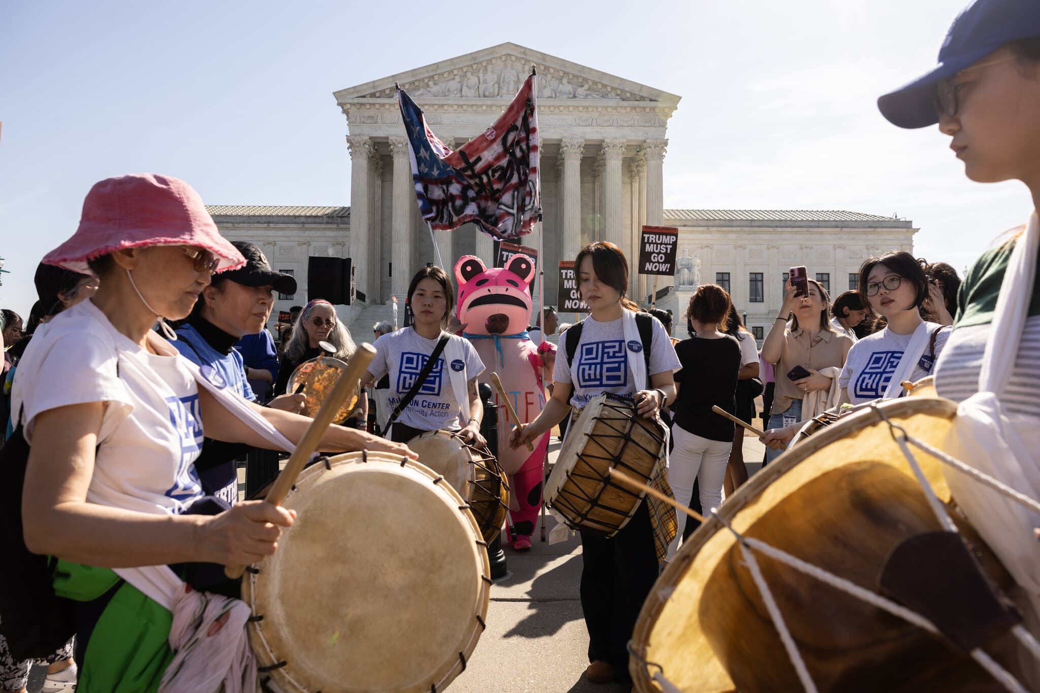 Key Justices Appear Skeptical of Limiting Birthright Citizenship