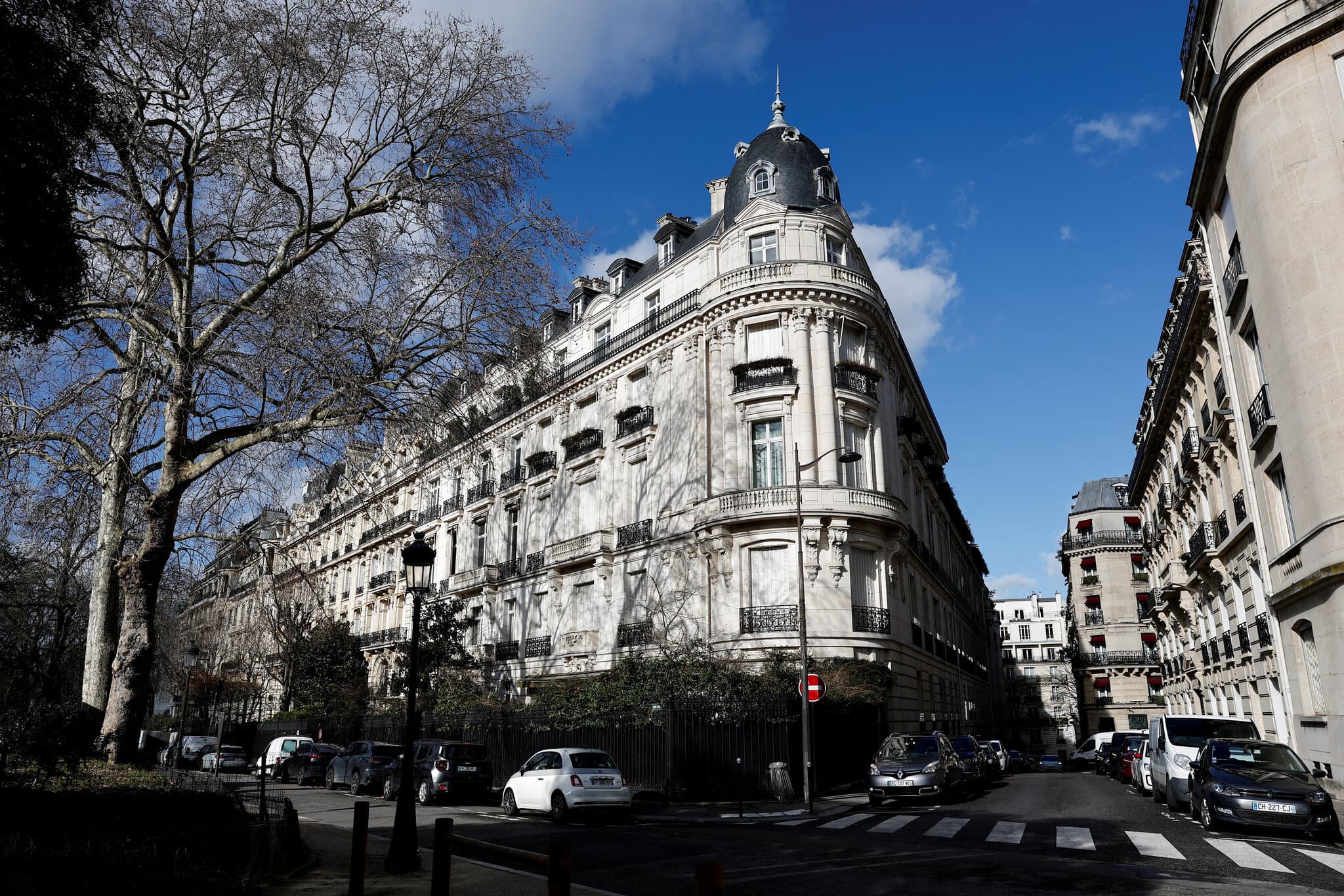 Epstein in Paris: How a Sex Offender Hustled for Access to France’s Elite