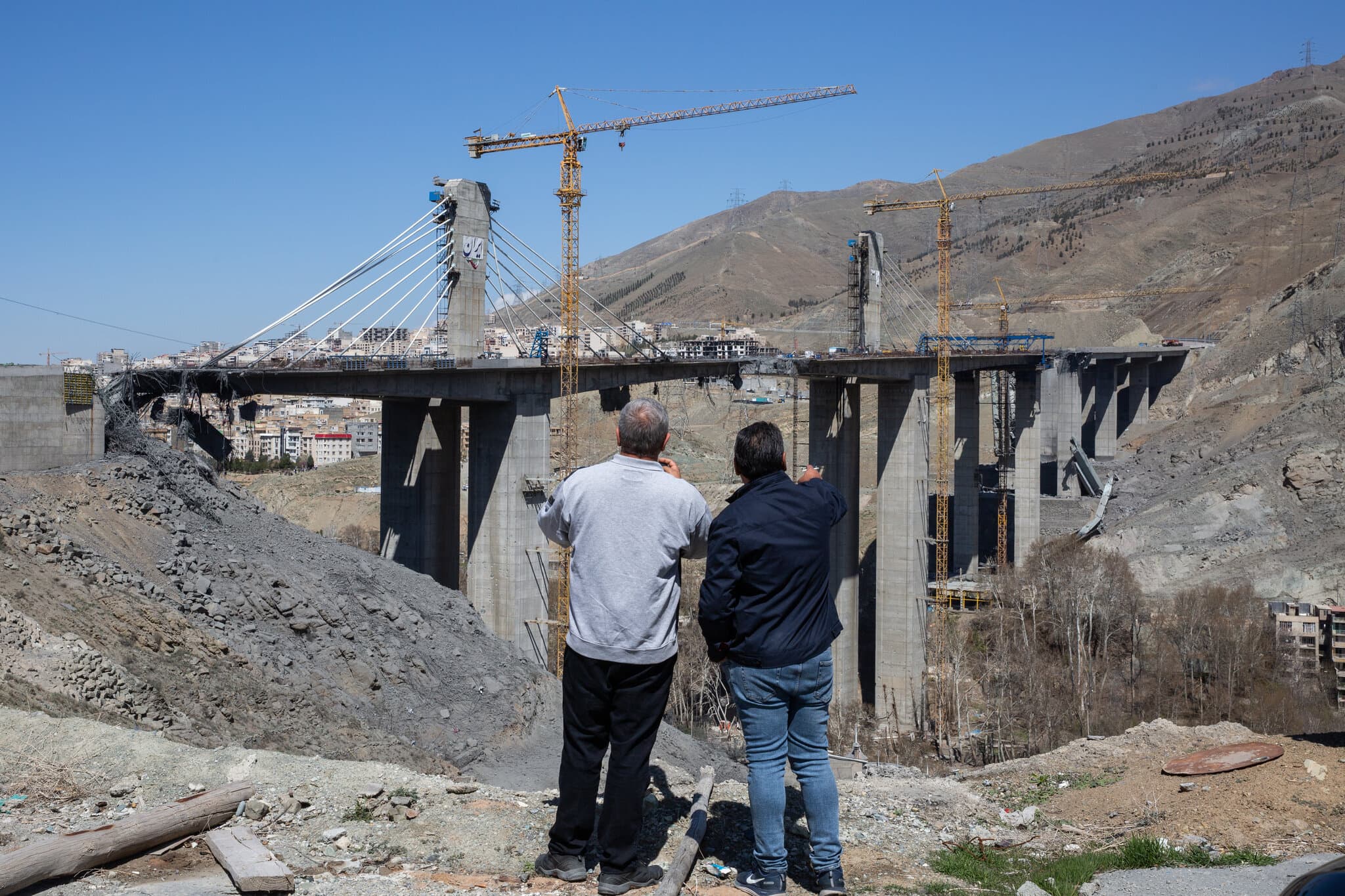 Iran Tries to Grasp Economic Devastation of War, and Find a Way Past It