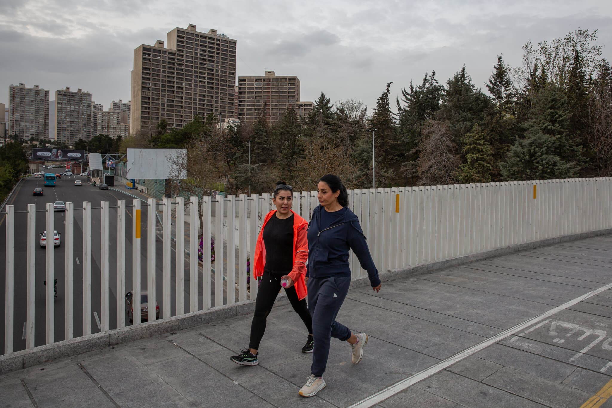 As Trump’s Deadline Nears, Iranians Dread the Darkness