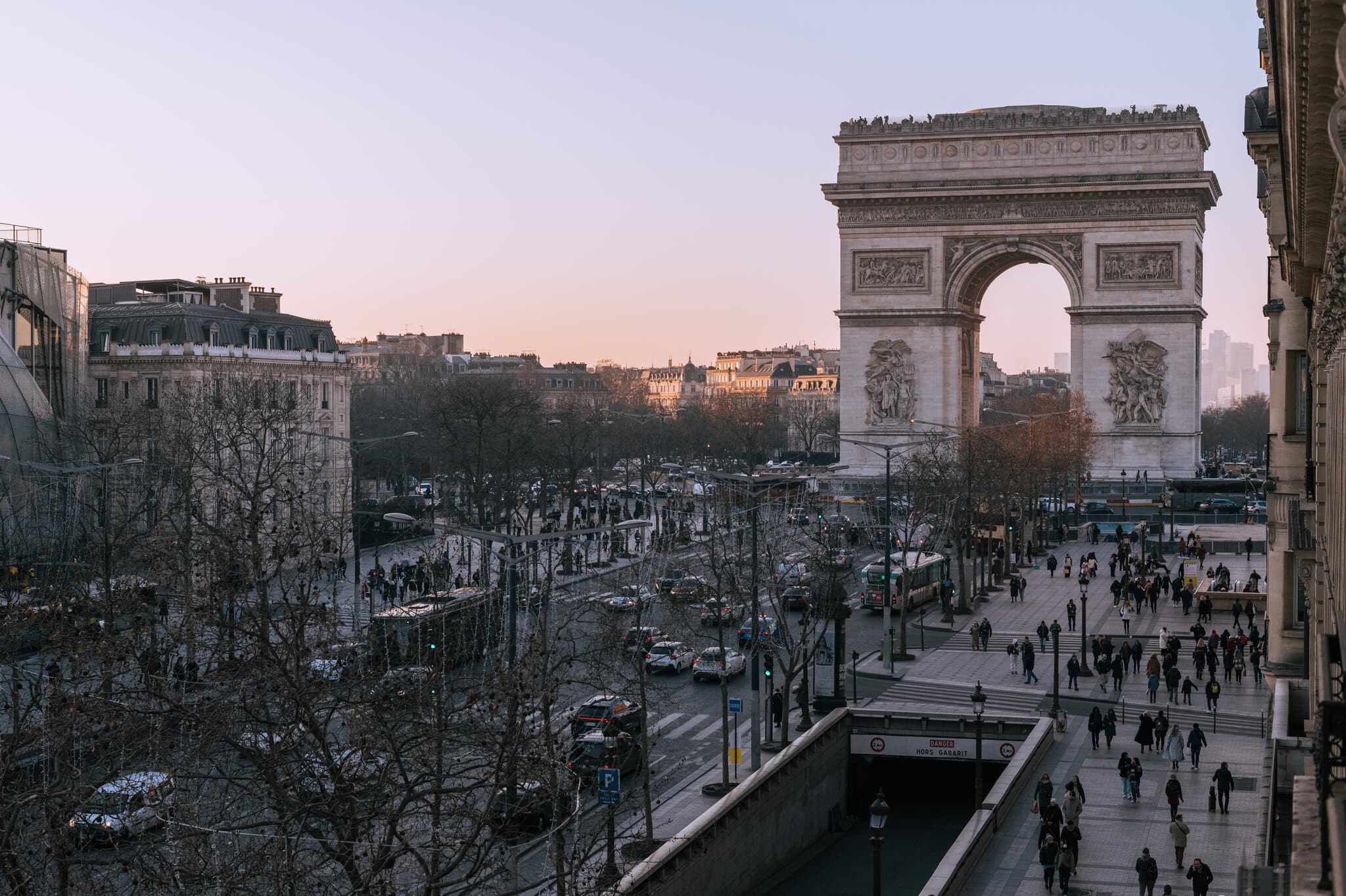 In France, Trump’s Triumphal Arch Draws Eye Rolls, and Echoes of Napoleon
