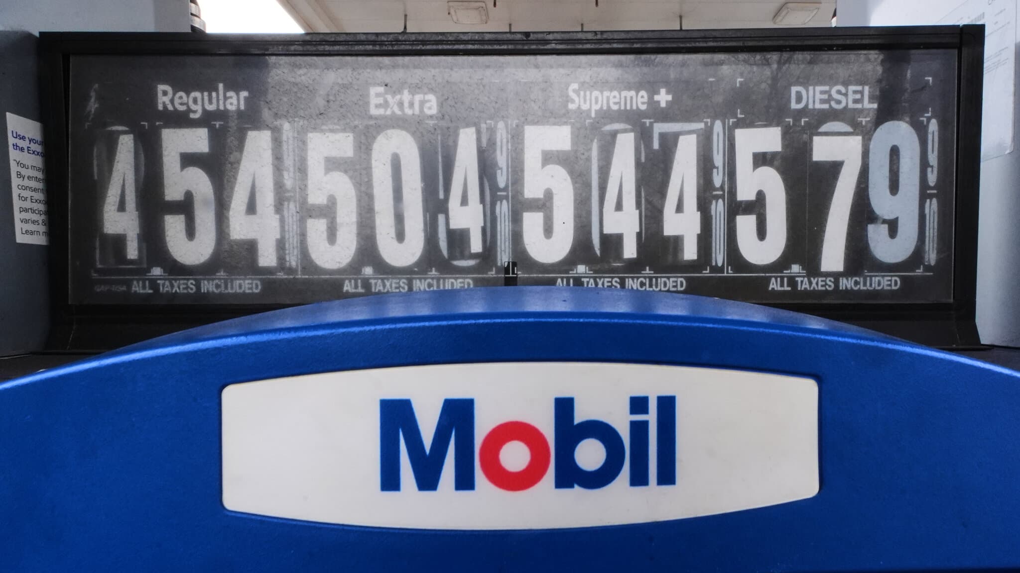 Oil Prices Edge Down While Stock Futures Inch Up
