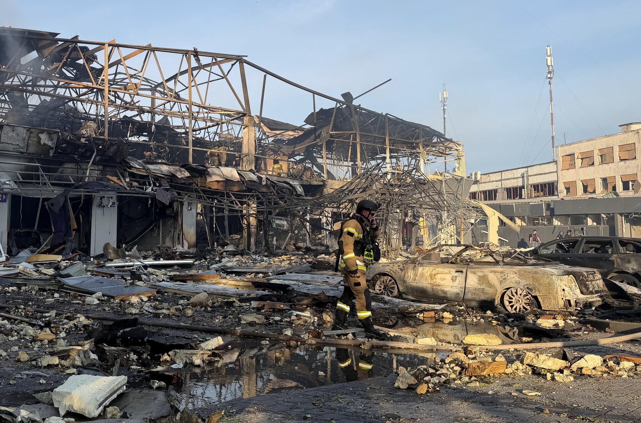 Deadly Russian Strikes Rip Into Ukrainian Cities