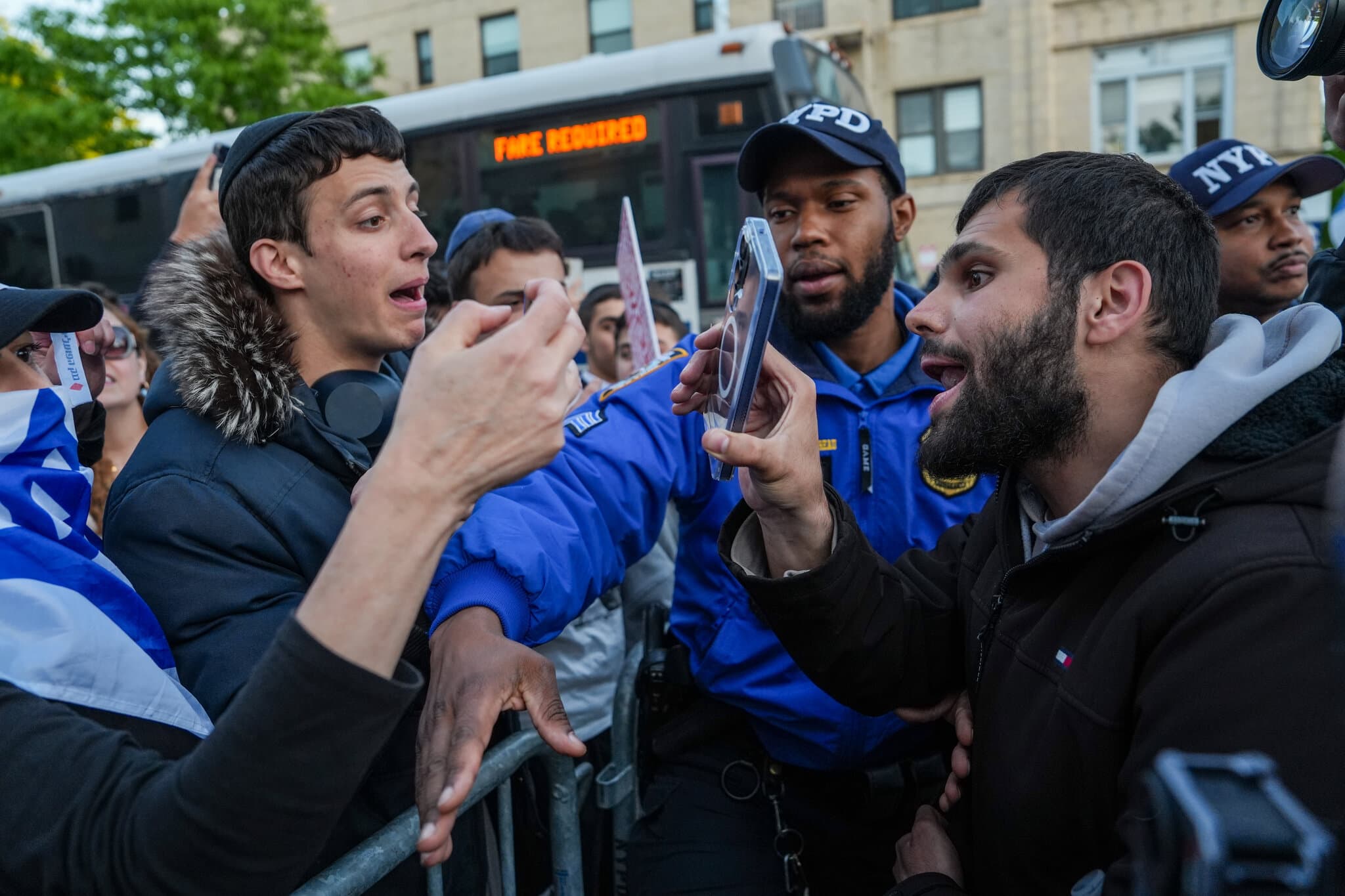 How Fights Over West Bank Settlements Are Unfolding at N.Y.C. Synagogues