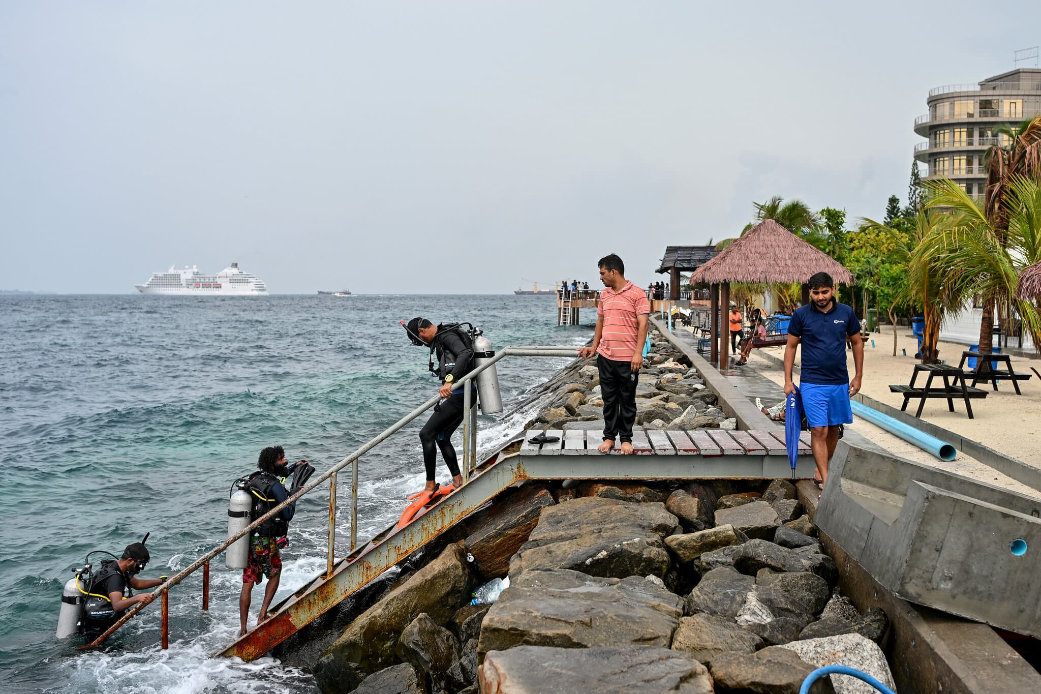 Five Italians Die While Scuba Diving Deep Caves in the Maldives