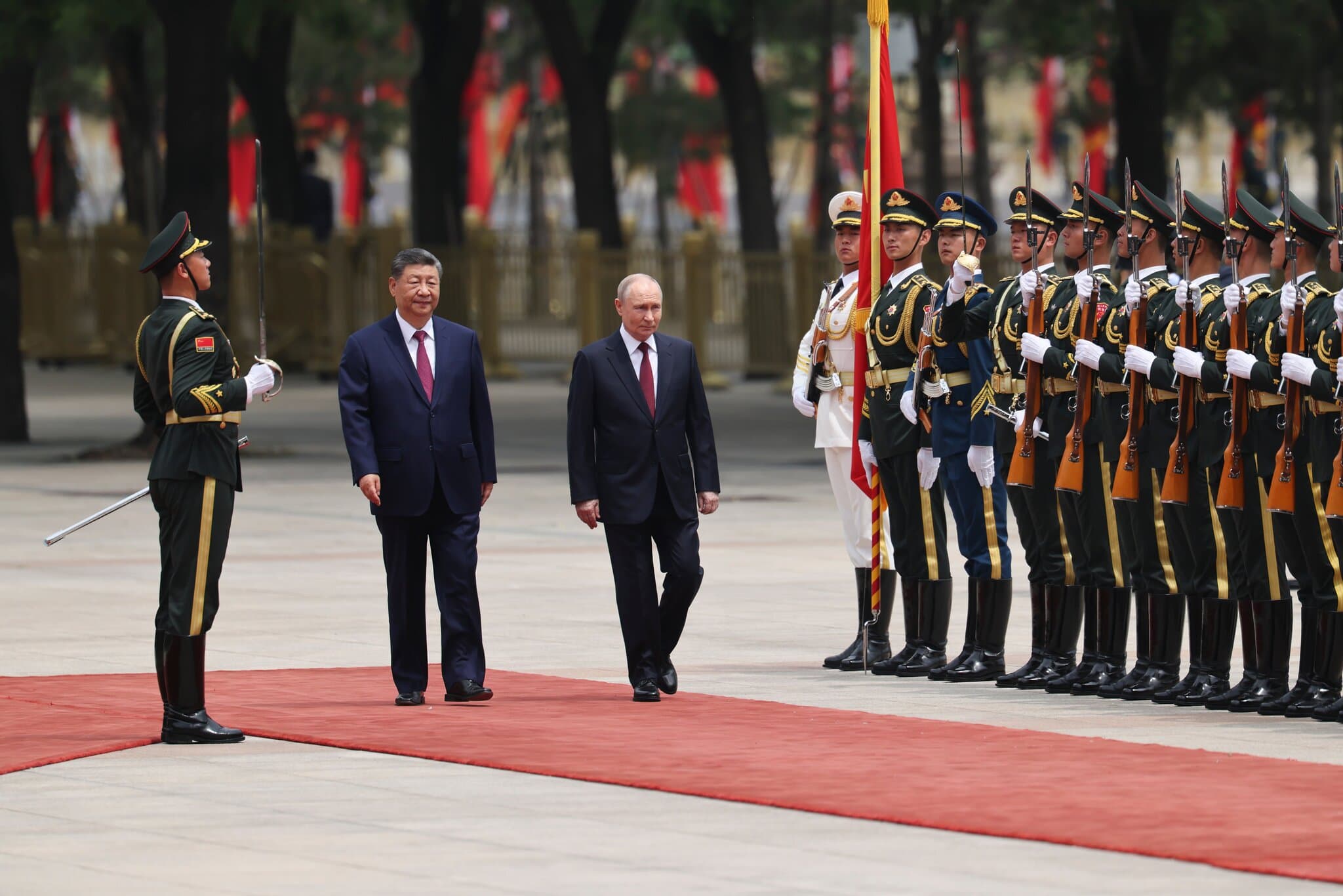 Days After Hosting Trump, Xi Serves Up Tea and Smiles to Putin