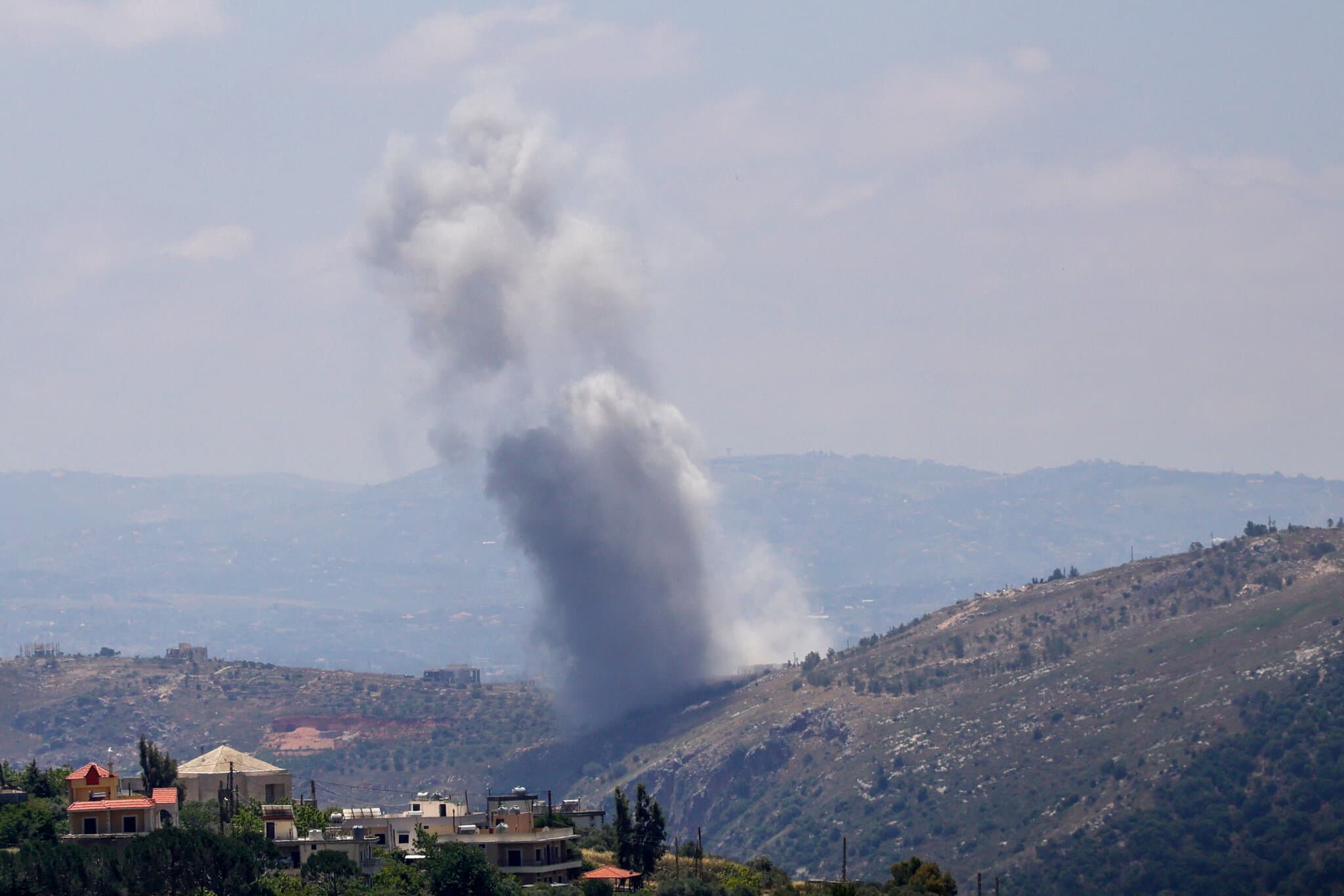 Israel Steps Up Lebanon Offensive as U.S. Pushes for Iran Peace Deal