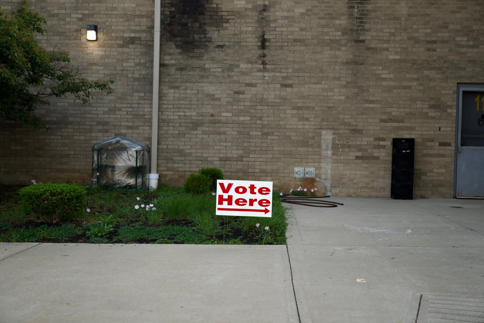 Latest Indicator of Political Discontent: 43% of Voters Dissatisfied With Both Parties