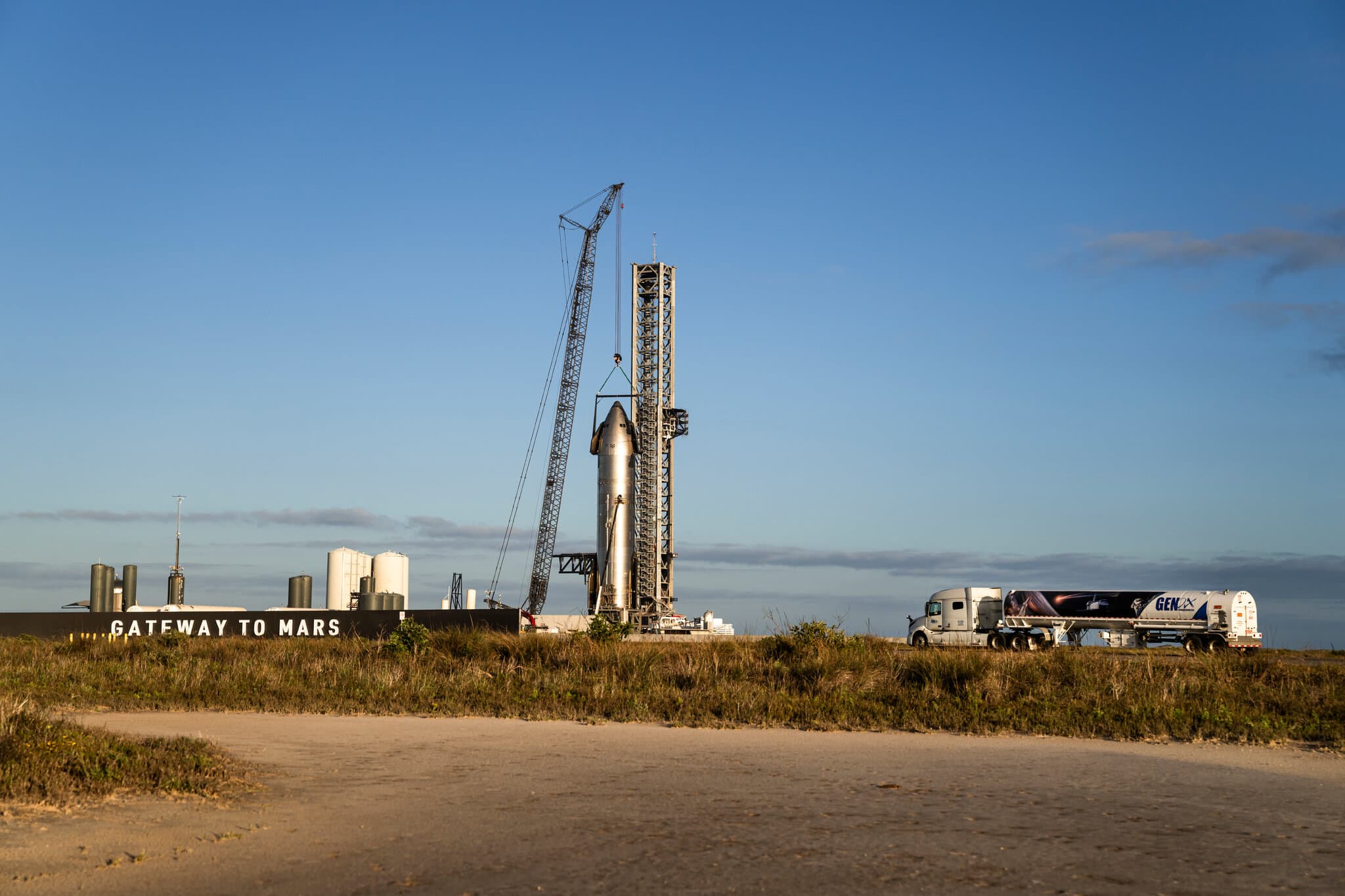 As the SpaceX Hype Machine Steamrolls Ahead, Wall Street Jumps Aboard