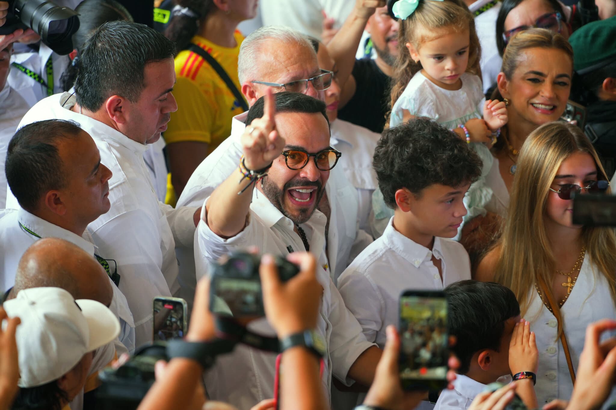 Far Right Outsider Advances in Colombia’s Heated Presidential Election