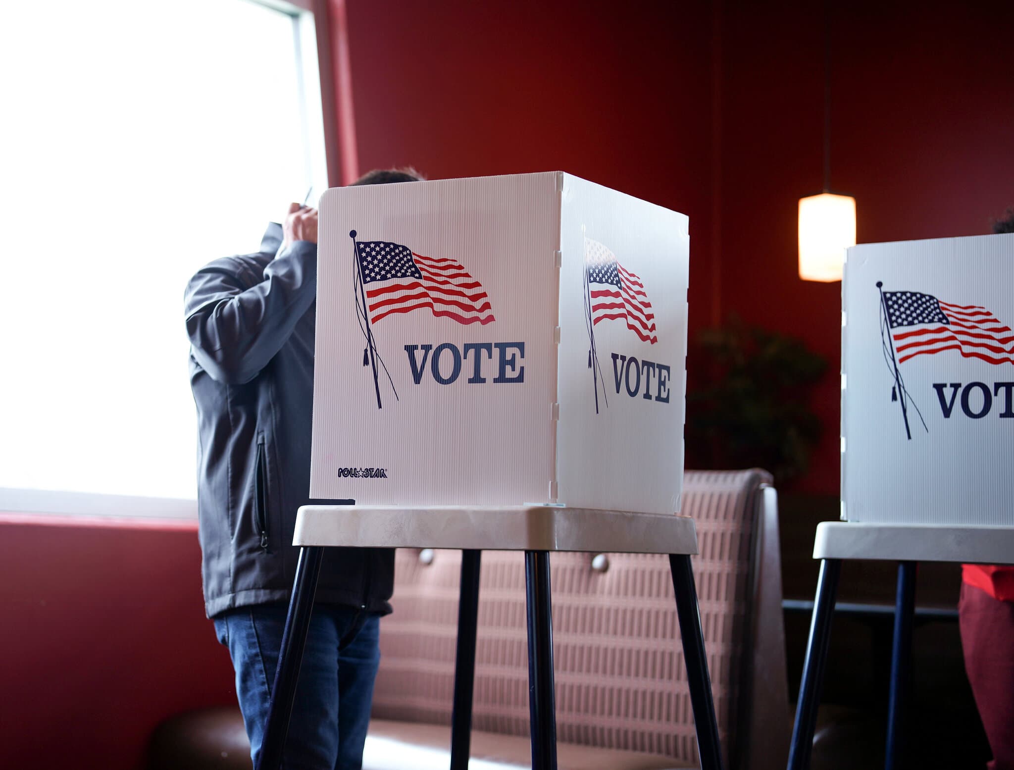 Will Schumer Allies Get a Win in Iowa? What to Watch in Today’s Midterm Primaries