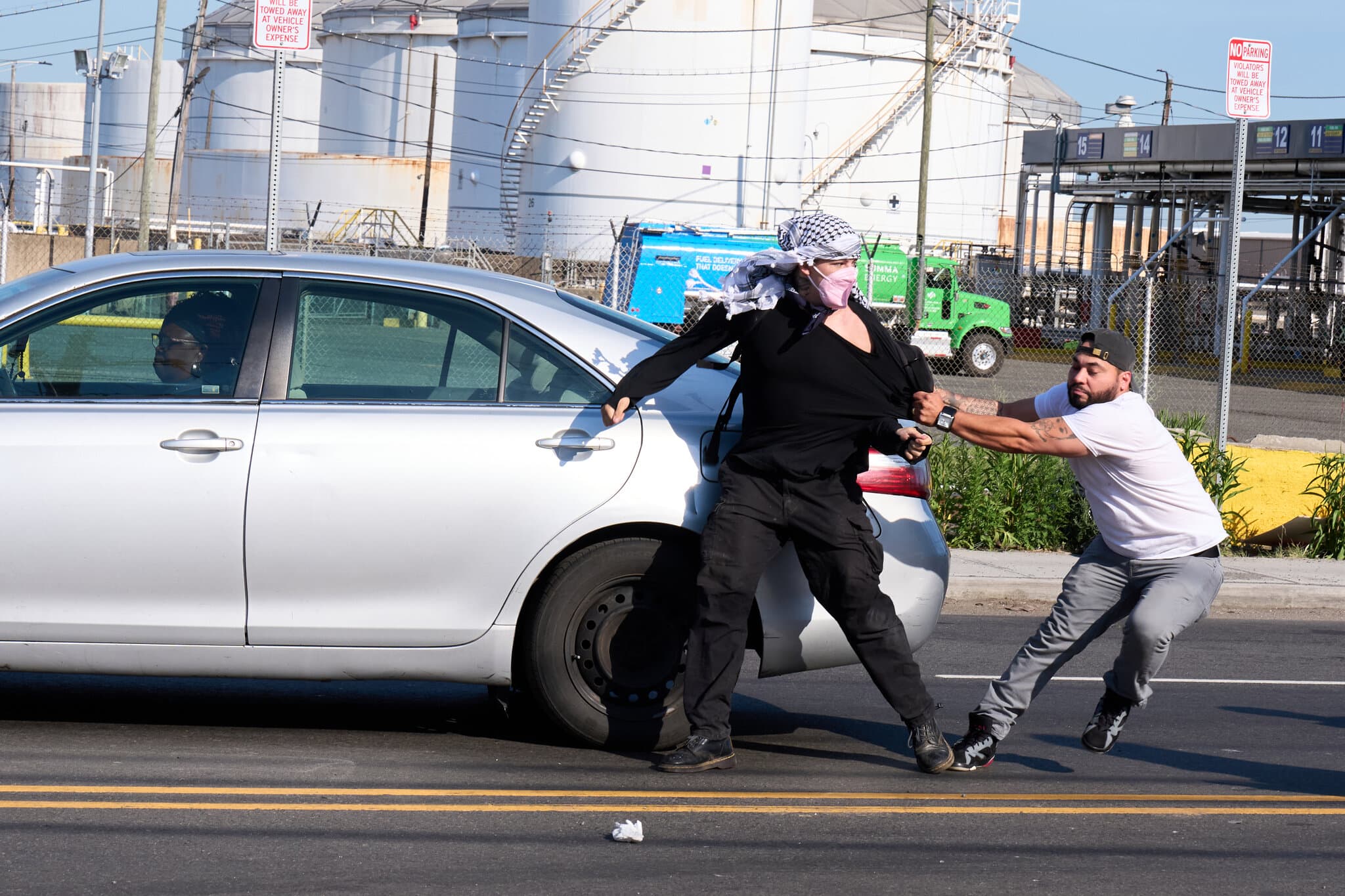 Fight Erupts After Newark Mayor Scales Back Police Presence at ICE Facility
