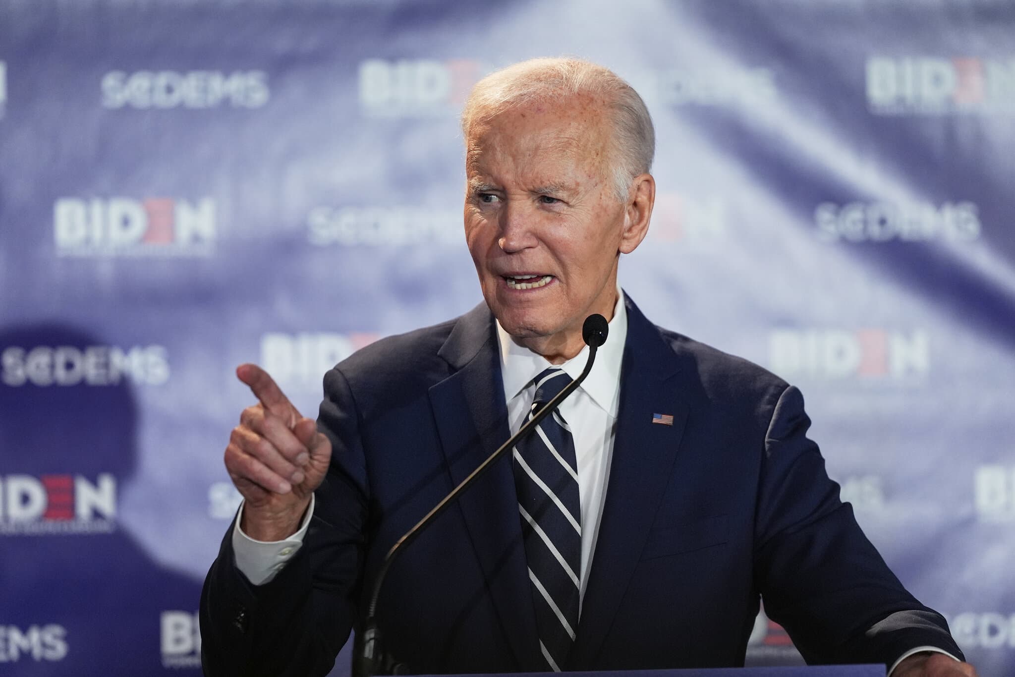 The Bidens Return to the Stage: Online, in Bookstores and at a Best Western in South Dakota