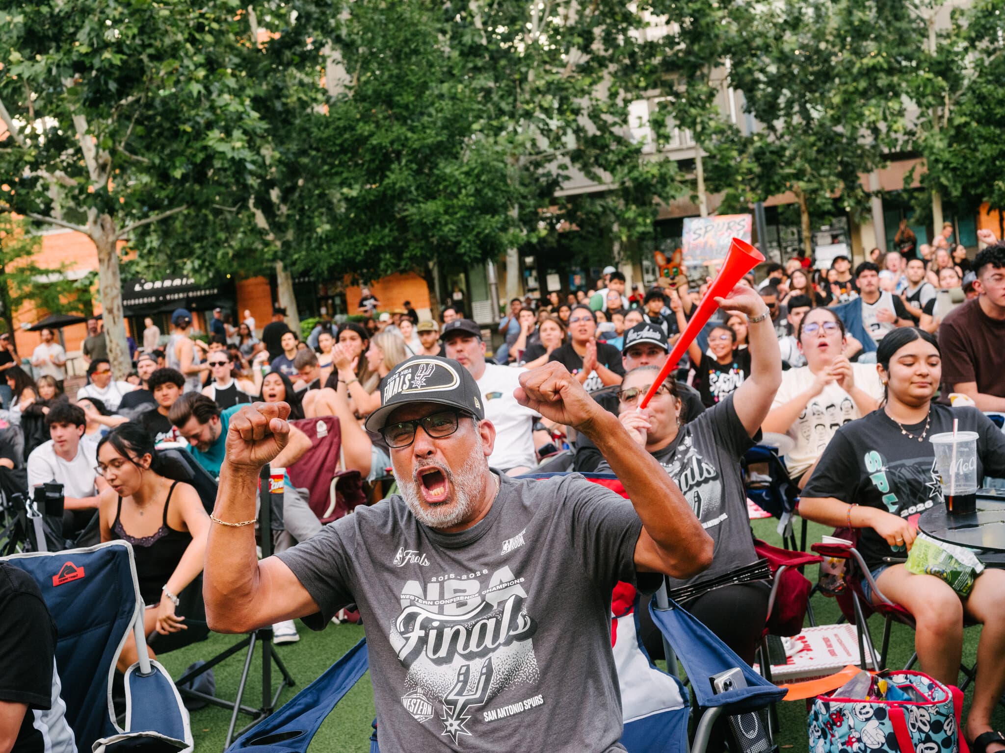 The Knicks Are Hogging the Spotlight. Spurs Fans Aren’t Impressed.