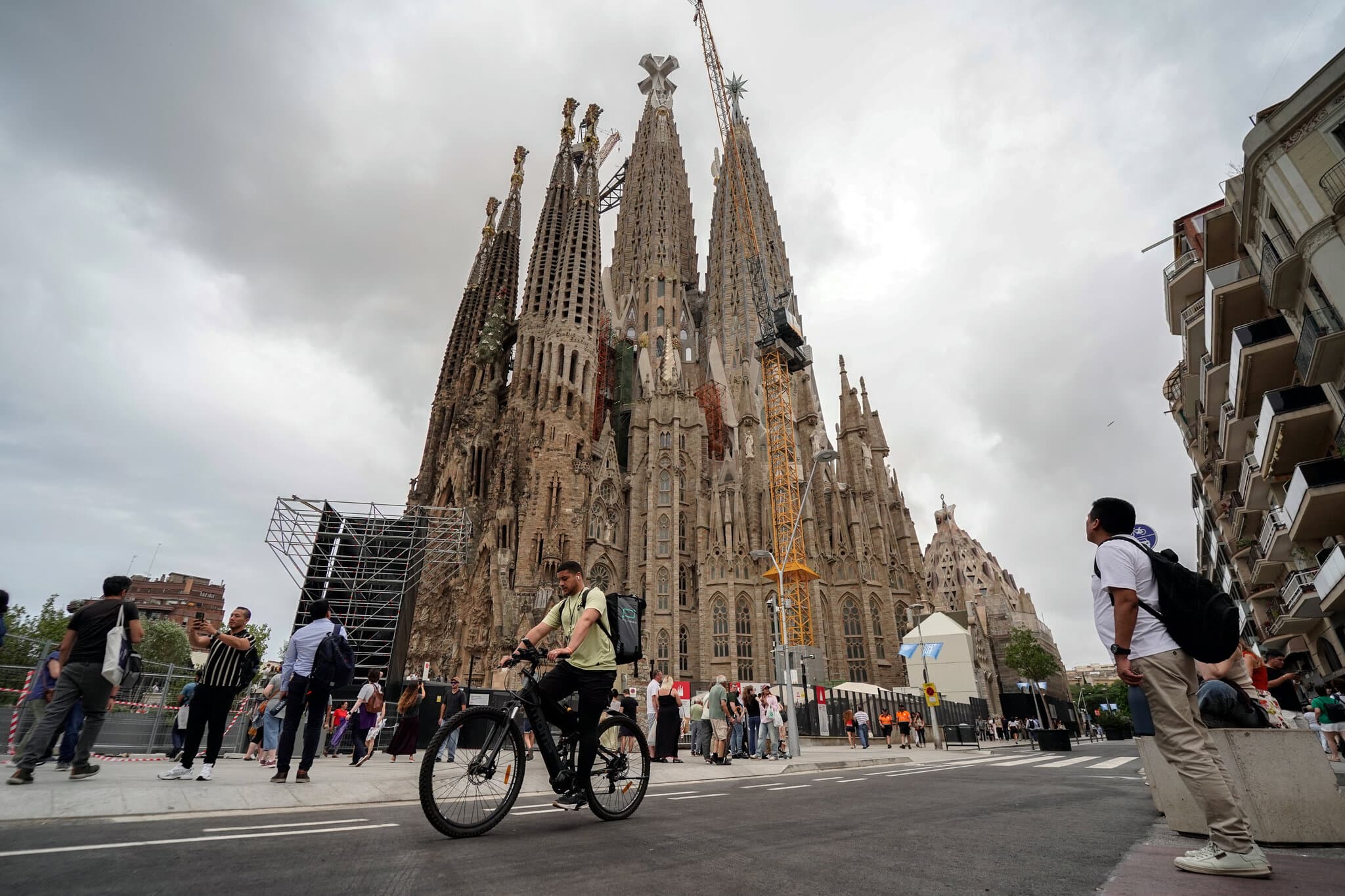 Pope Leo Is Blessing the Sagrada Familia. To Some, the Church Is a Curse.