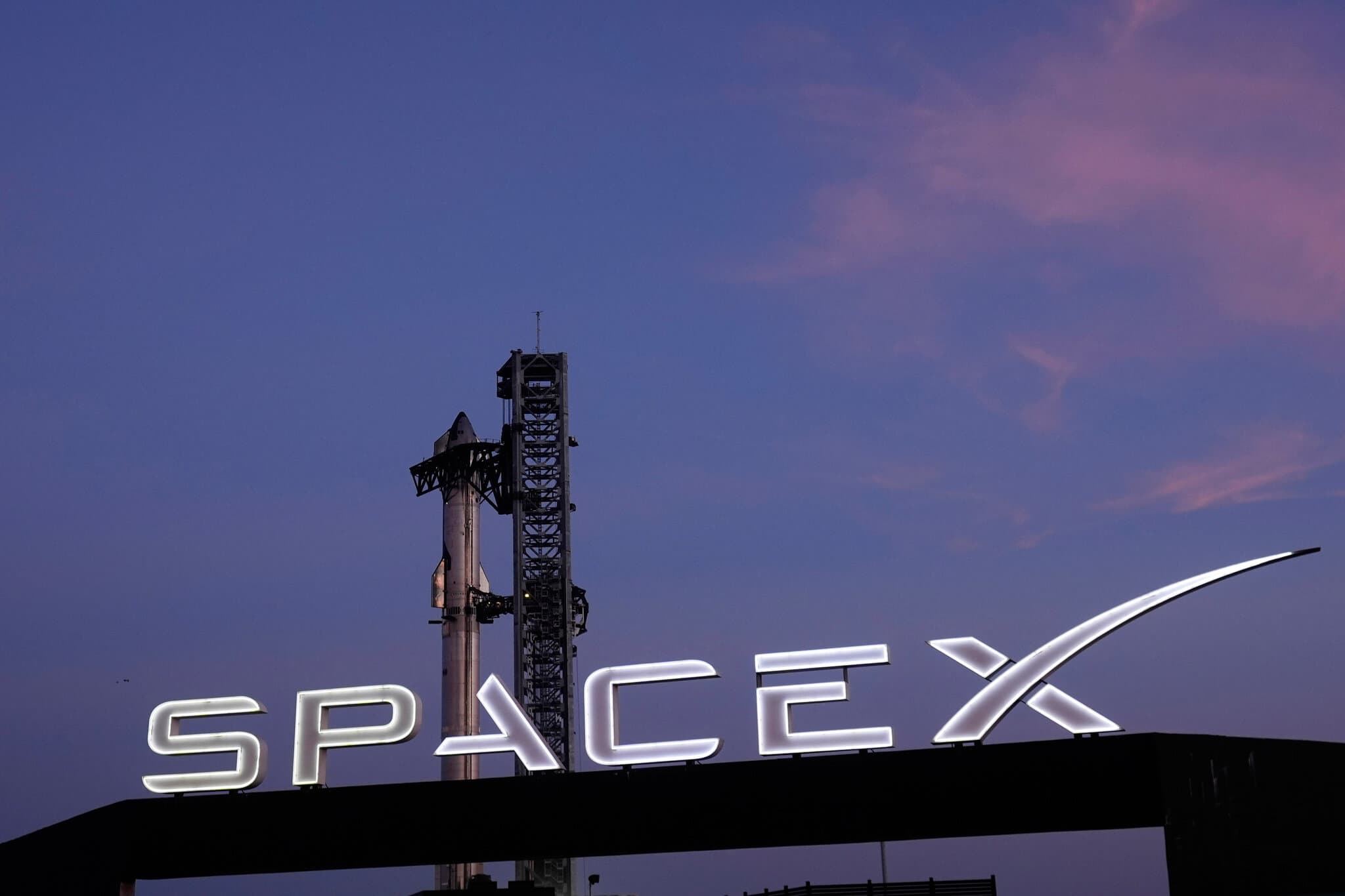 How Our Reporters Distinguish Hype From Facts in the SpaceX I.P.O.