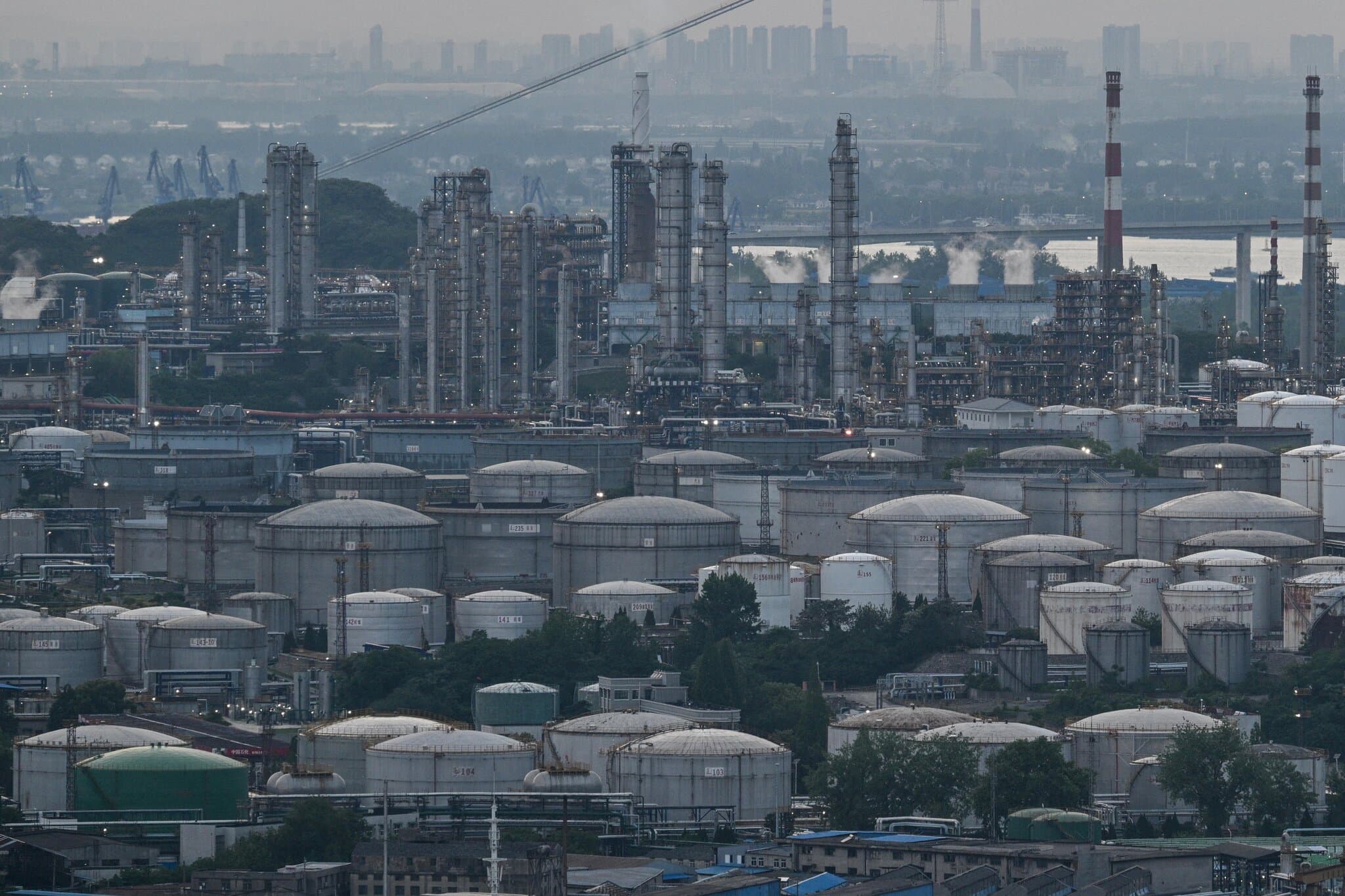 While the World Scrambles for Oil, China Sits on Full Tanks