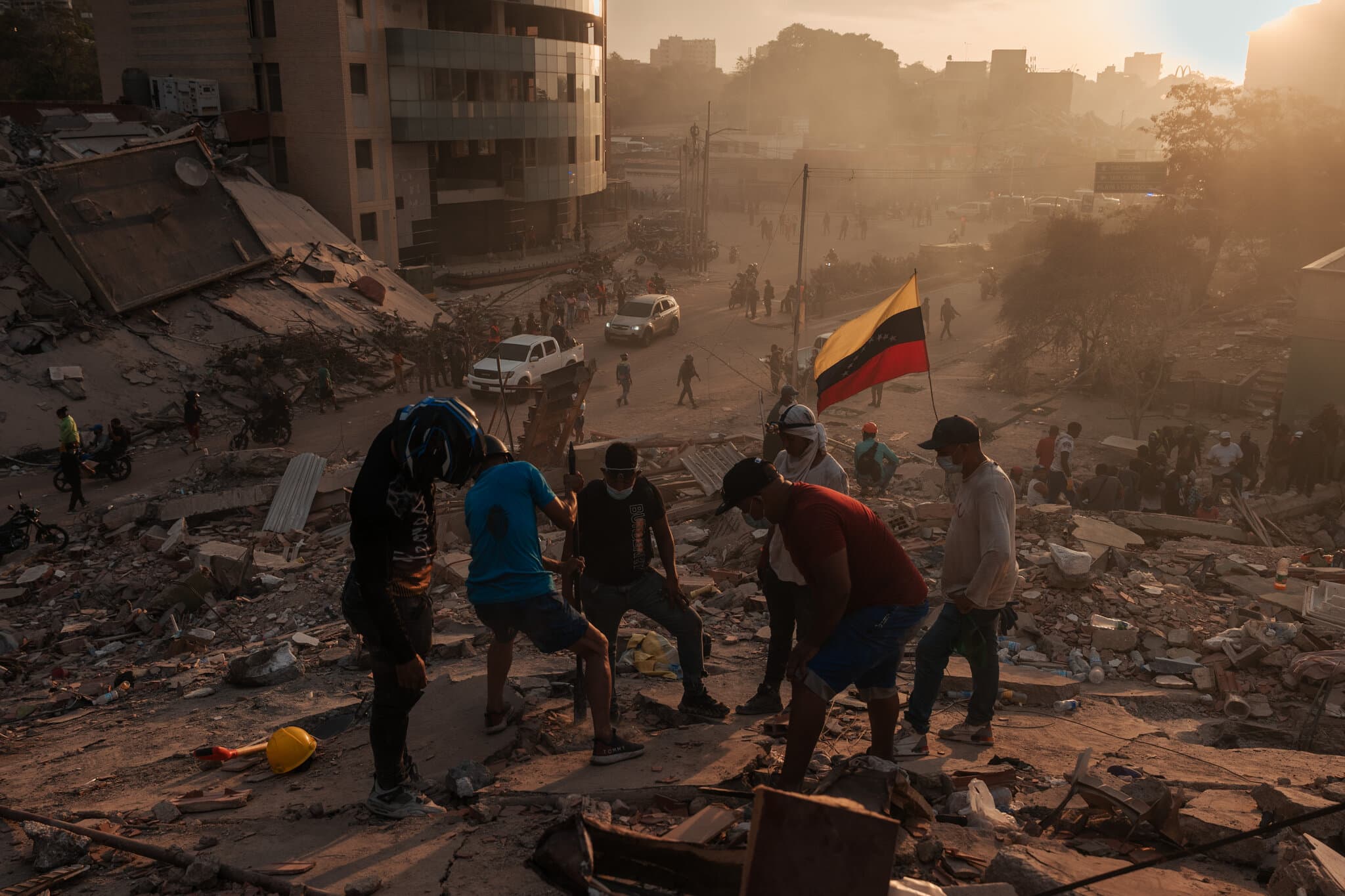 A Frantic Search for Survivors in Venezuela, and Fires Scorch Western U.S.