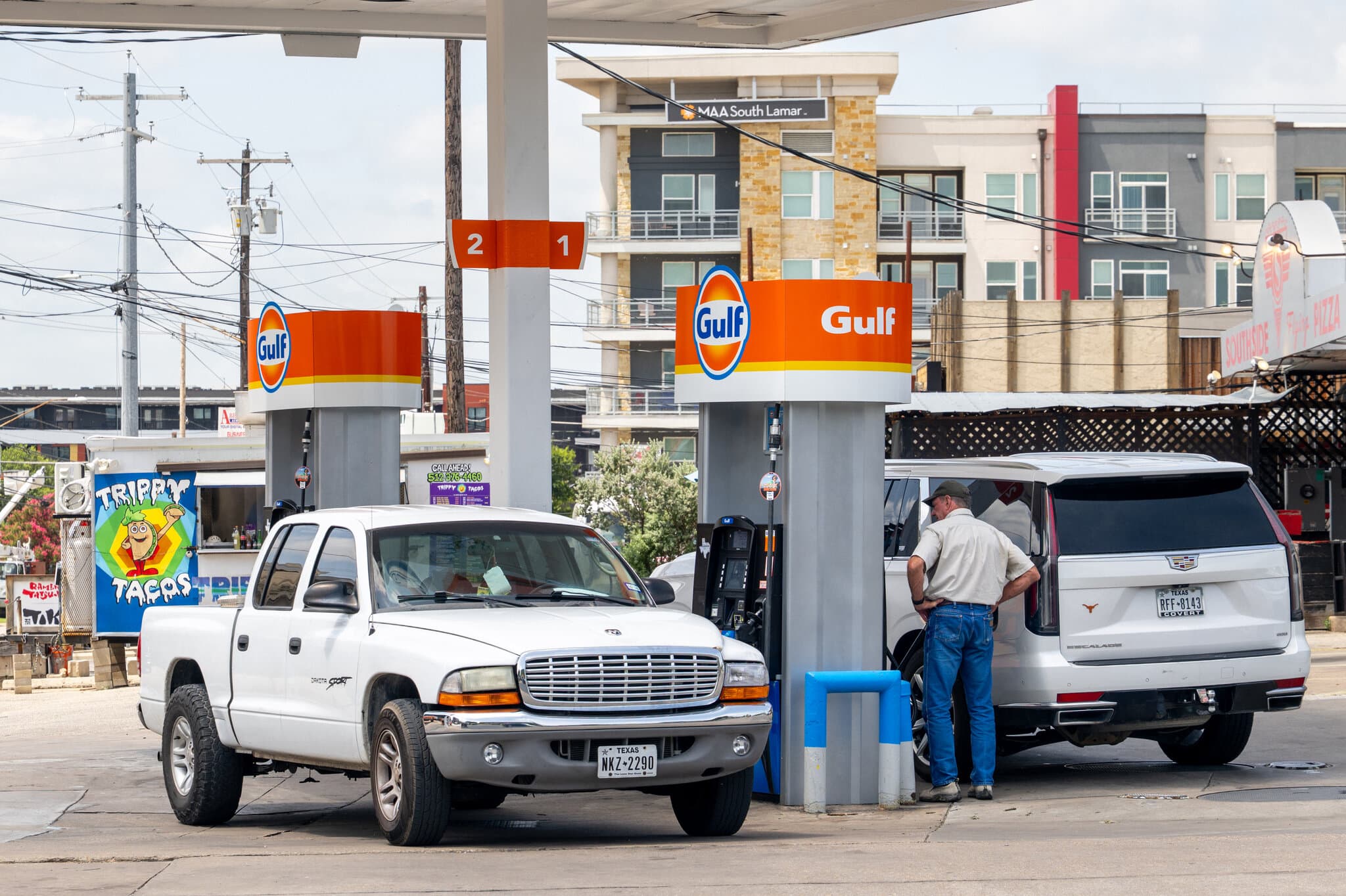 Oil Prices Jump as U.S. and Iran Resume Strikes, and Big Tobacco Makes a Big New Bet
