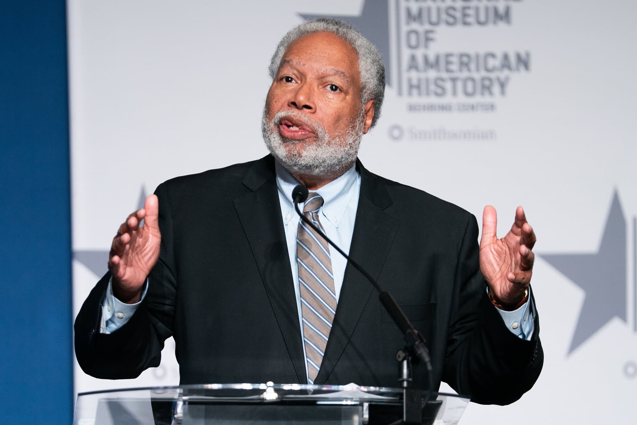 Smithsonian Leader Defends Museum After Negative White House Report