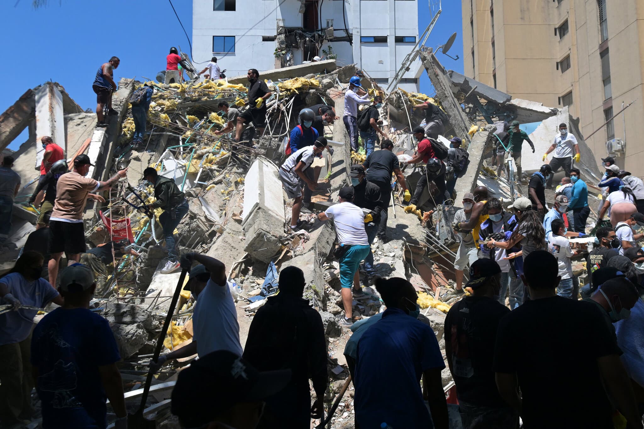 Images Emerge From Quake-Battered Colombia