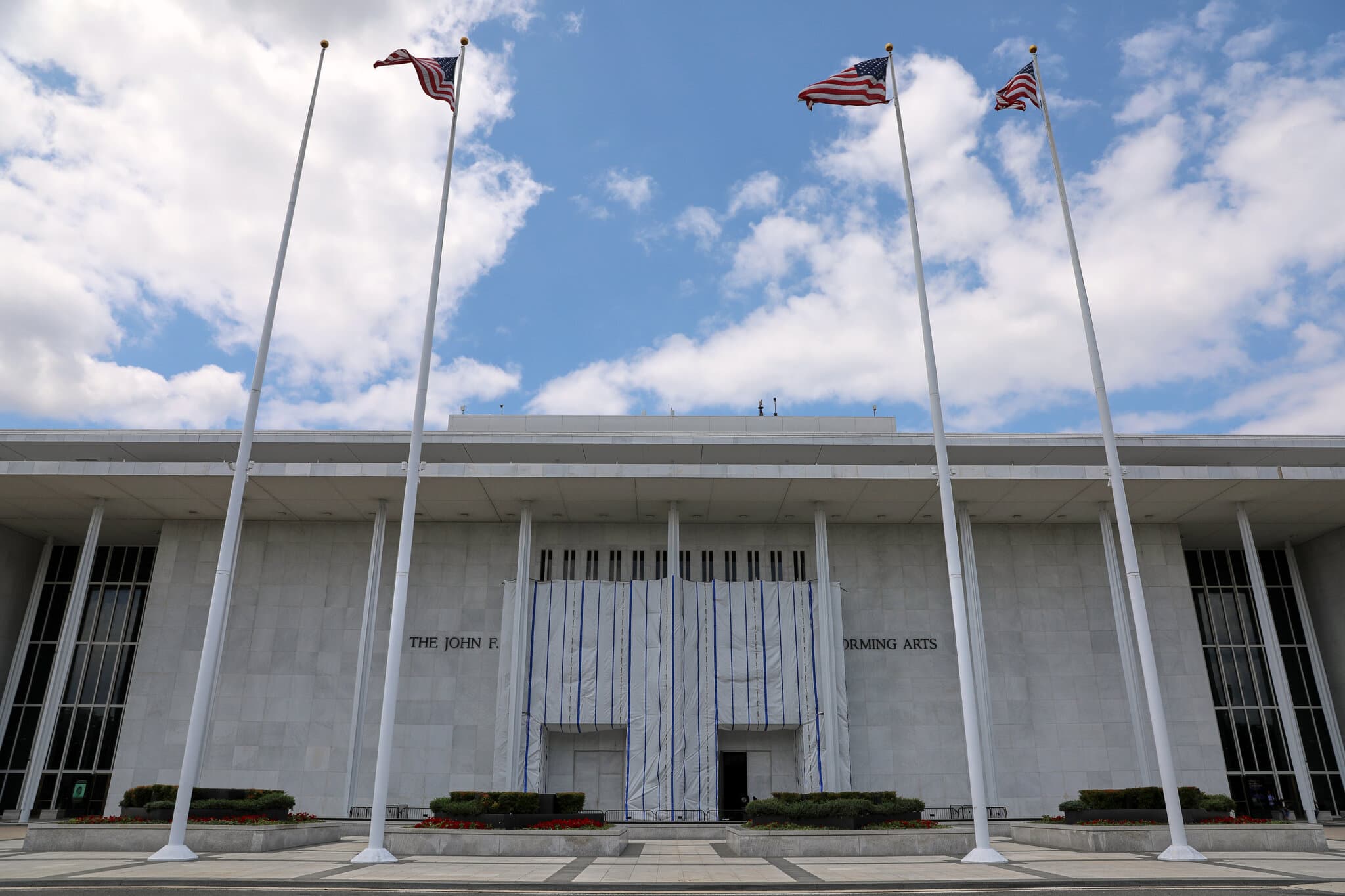 Trump-Led Board Votes Again to Close Kennedy Center for Renovations