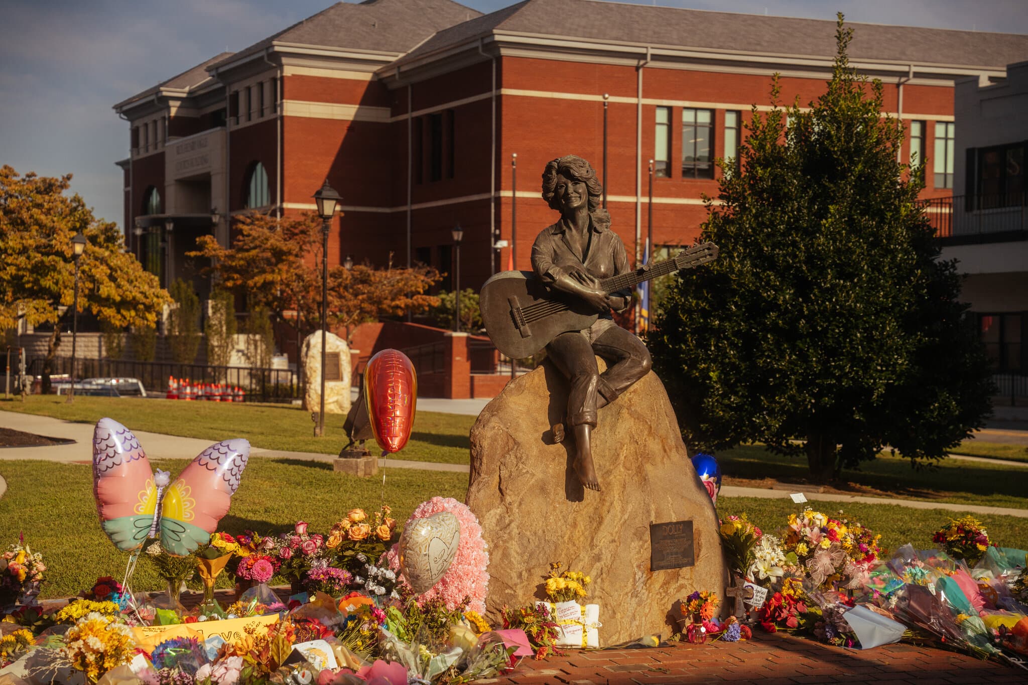 The South Loved Dolly Parton. It Saw the Best of Itself in Her.
