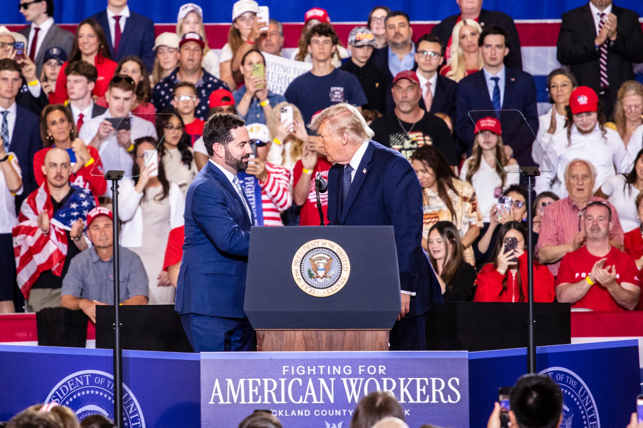 Republicans Caught in a Bind With Trump as Midterms Near