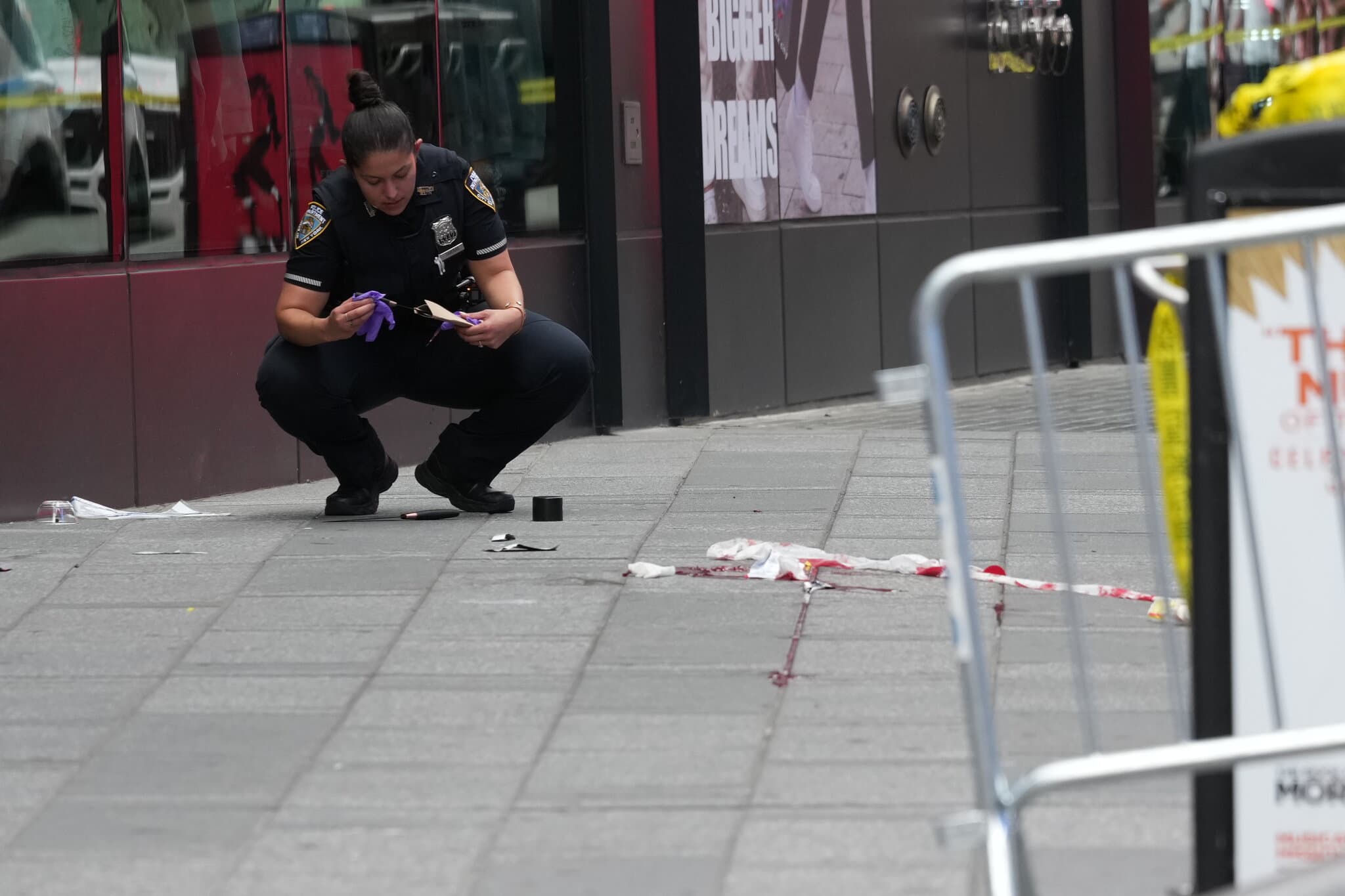 Woman Stabs 2, Killing One, in Times Square and Is Shot Dead by N.Y.P.D.