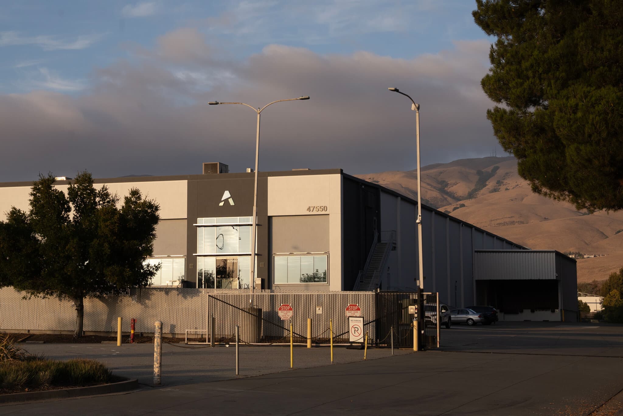 How a Blacklisted Chinese Tech Giant Kept Buying America’s Best A.I. Chips