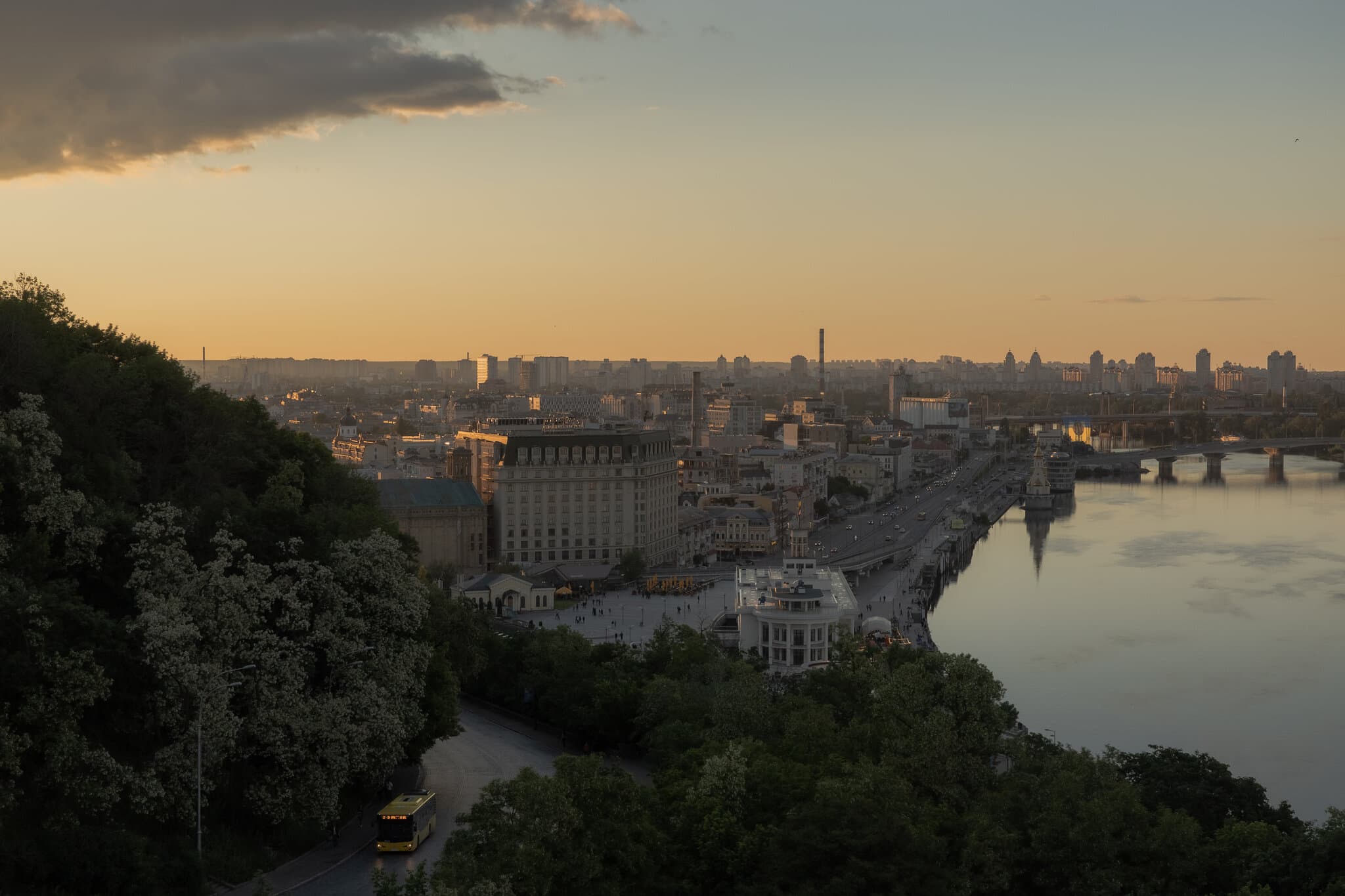 Rival Ukrainian Intelligence Units Open Fire Against Each Other in Kyiv
