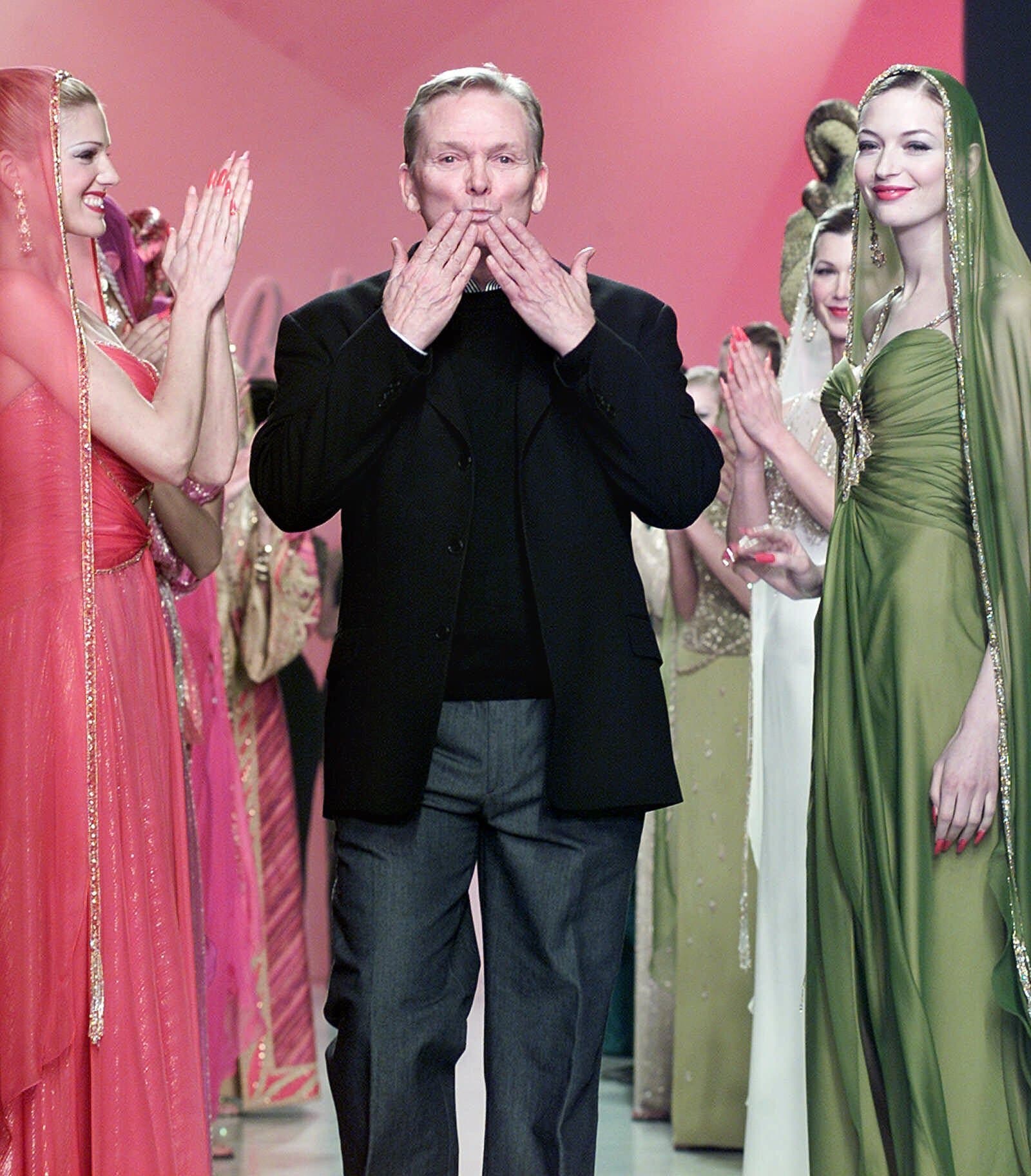 Bob Mackie, Designer Who Bedazzled Carol Burnett and Cher, Dies at 87