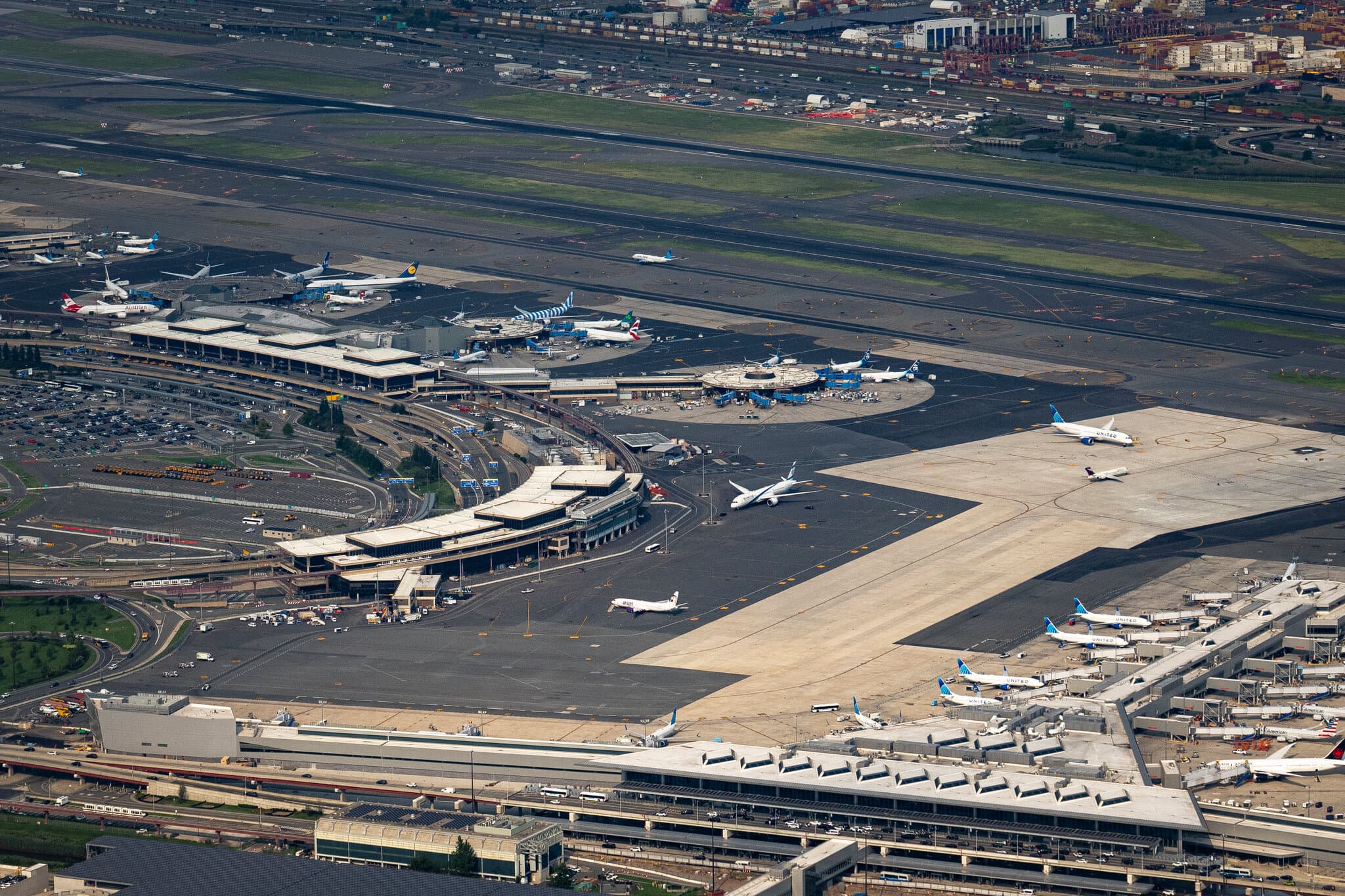 Technical Problems Ground Flights at Major East Coast Airports