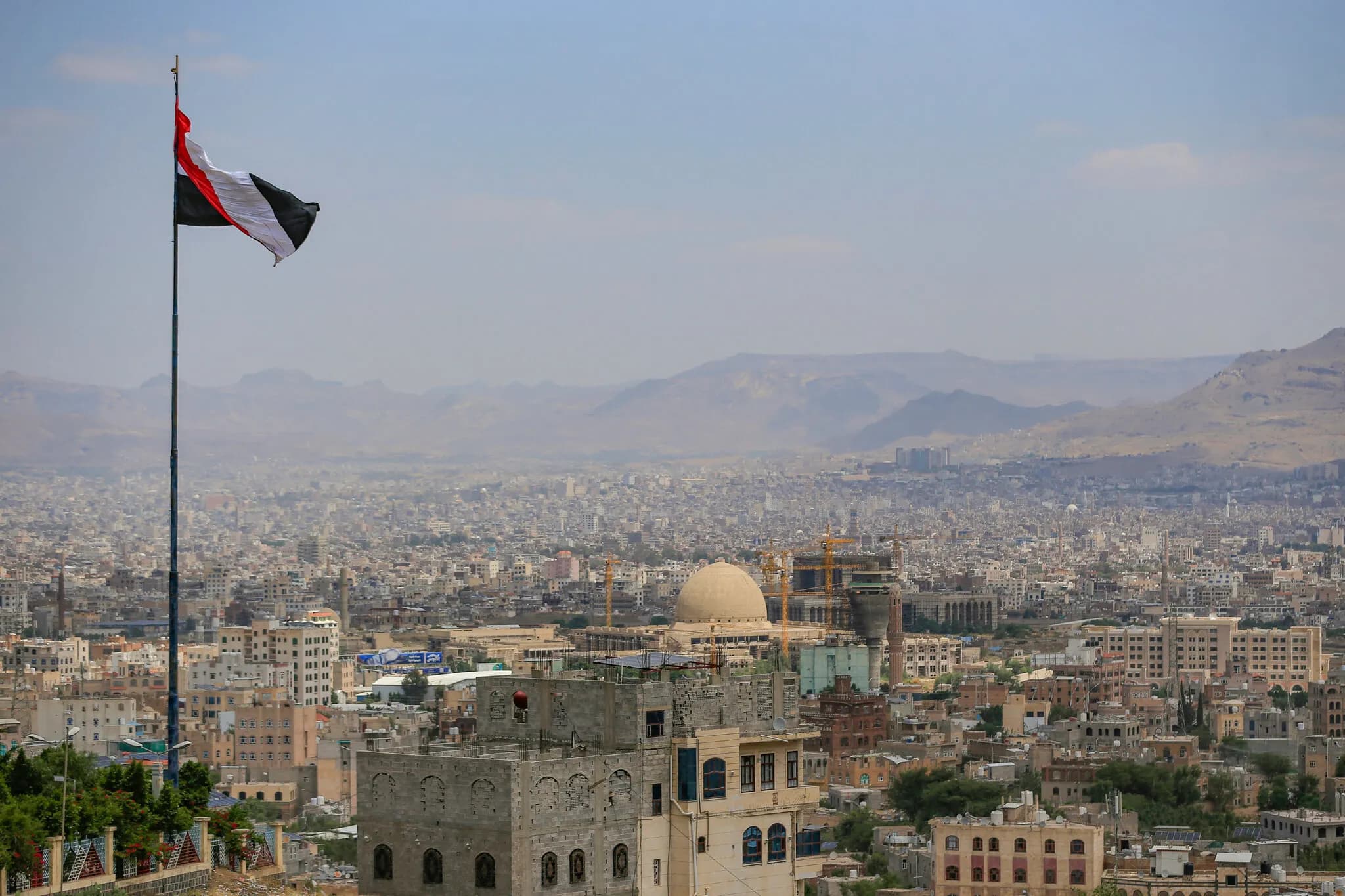 Fighting Intensifies in Yemen, Raising Fears Further of All-Out War